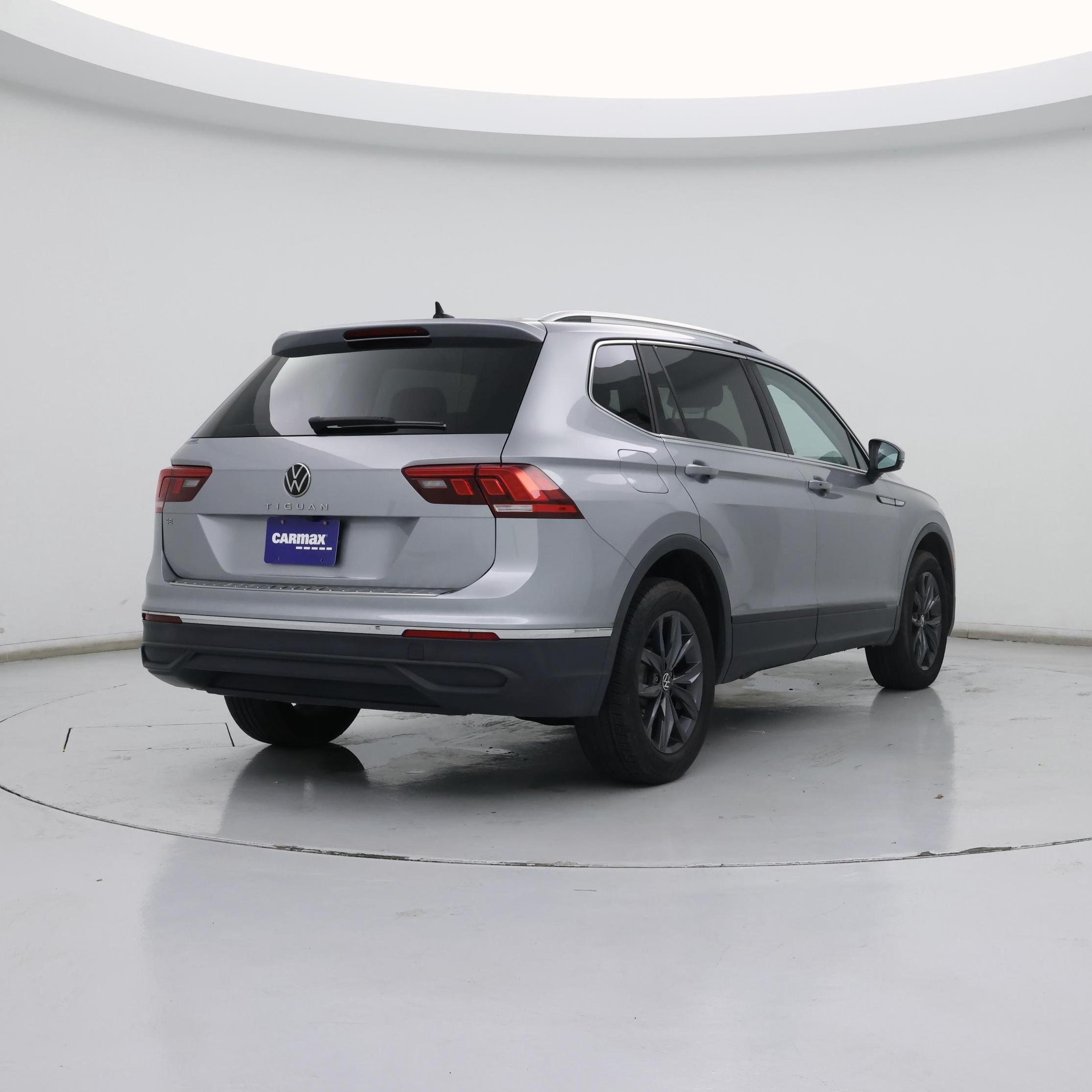 Thumbnail: 2023 Volkswagen Tiguan - 8