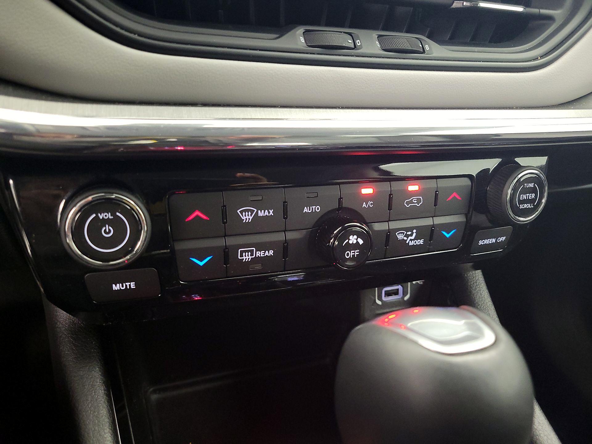 Thumbnail: 2022 Jeep Compass - 16