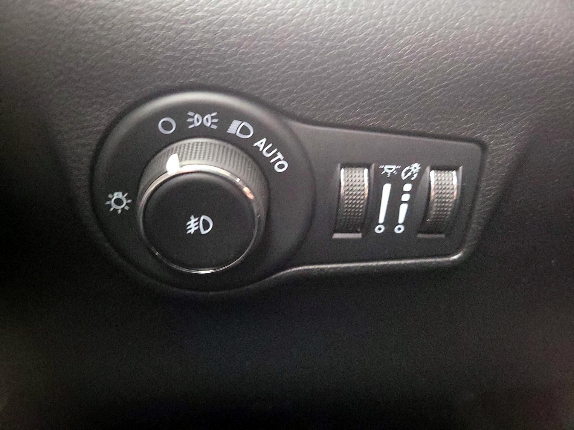 Thumbnail: 2022 Jeep Compass - 13