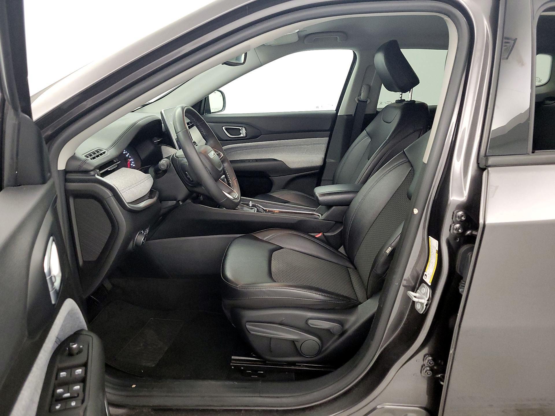 Thumbnail: 2022 Jeep Compass - 11