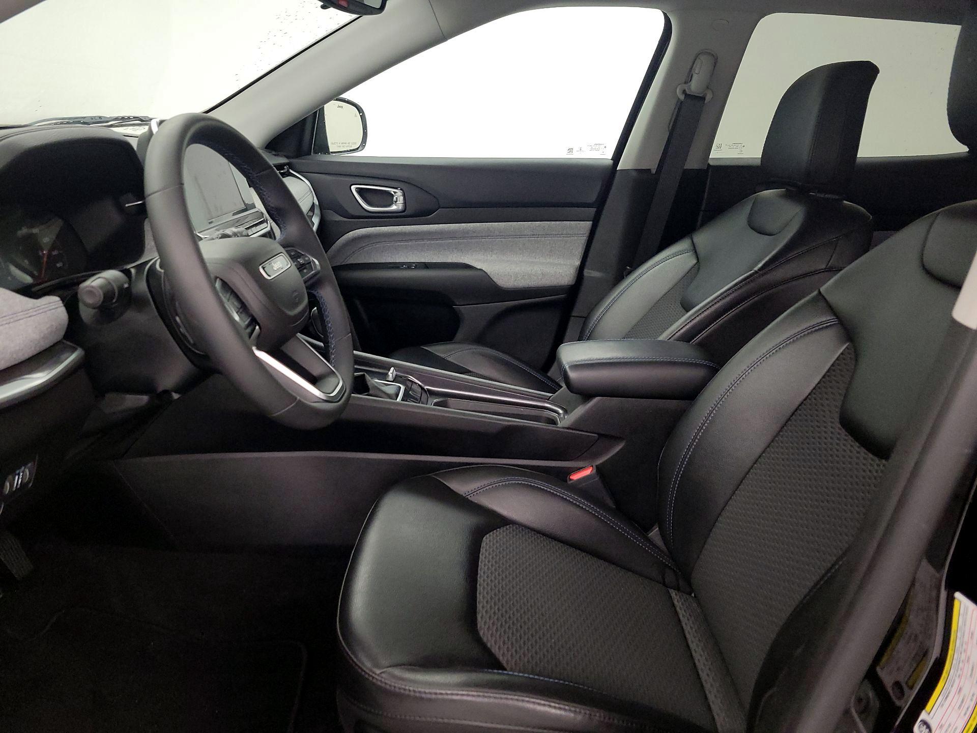 Thumbnail: 2022 Jeep Compass - 11