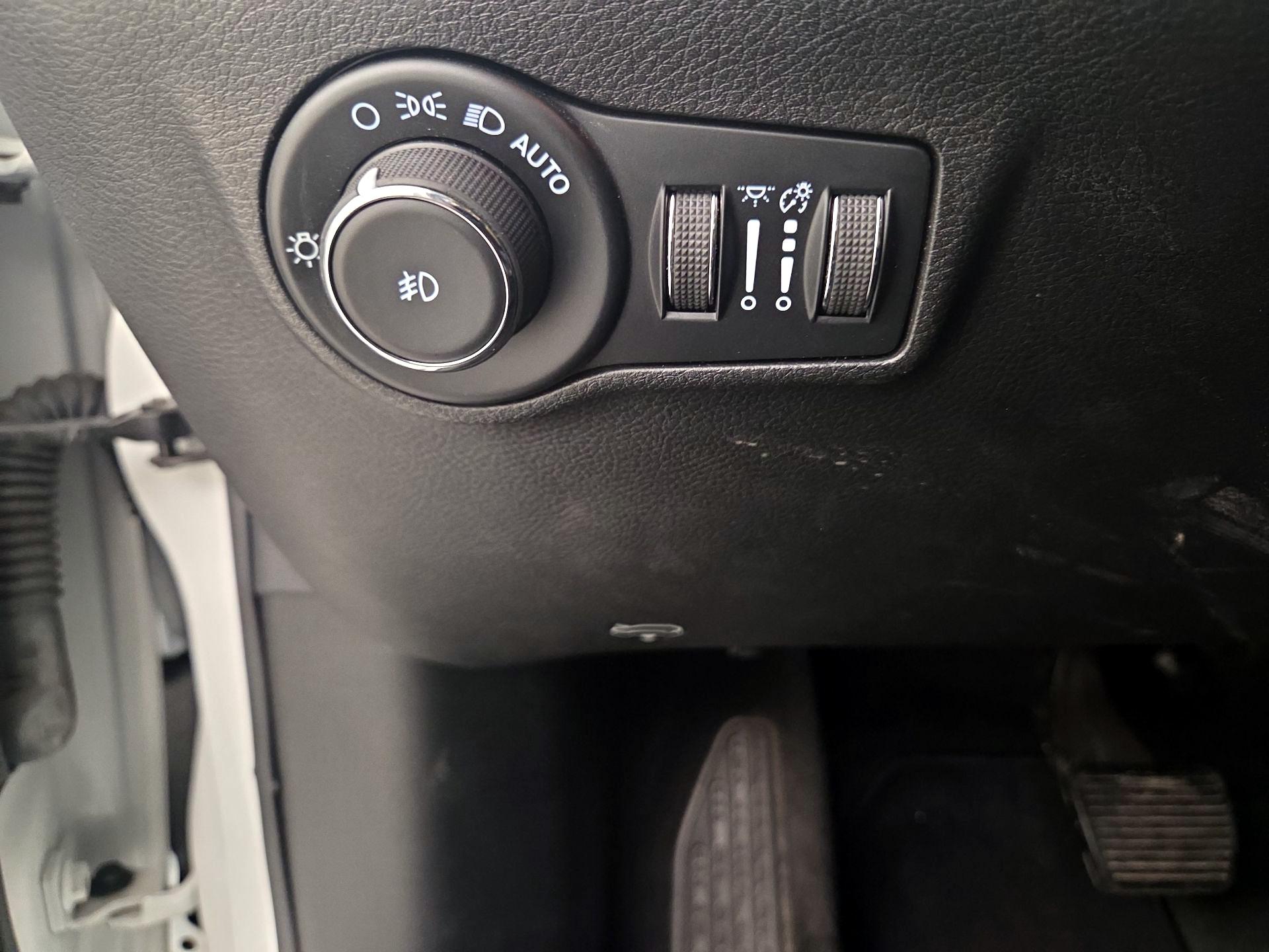 Thumbnail: 2022 Jeep Compass - 13
