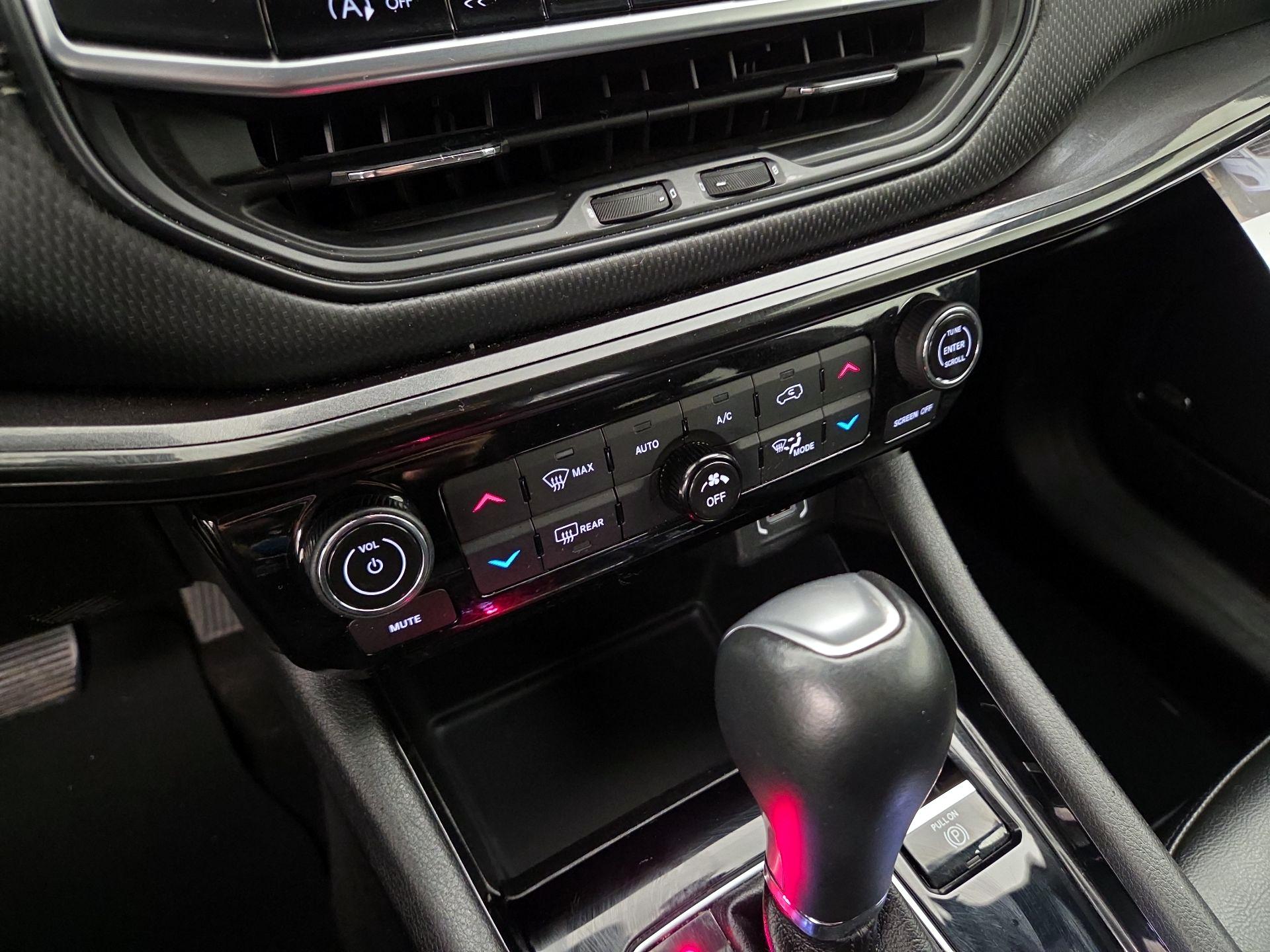 Thumbnail: 2023 Jeep Compass - 16