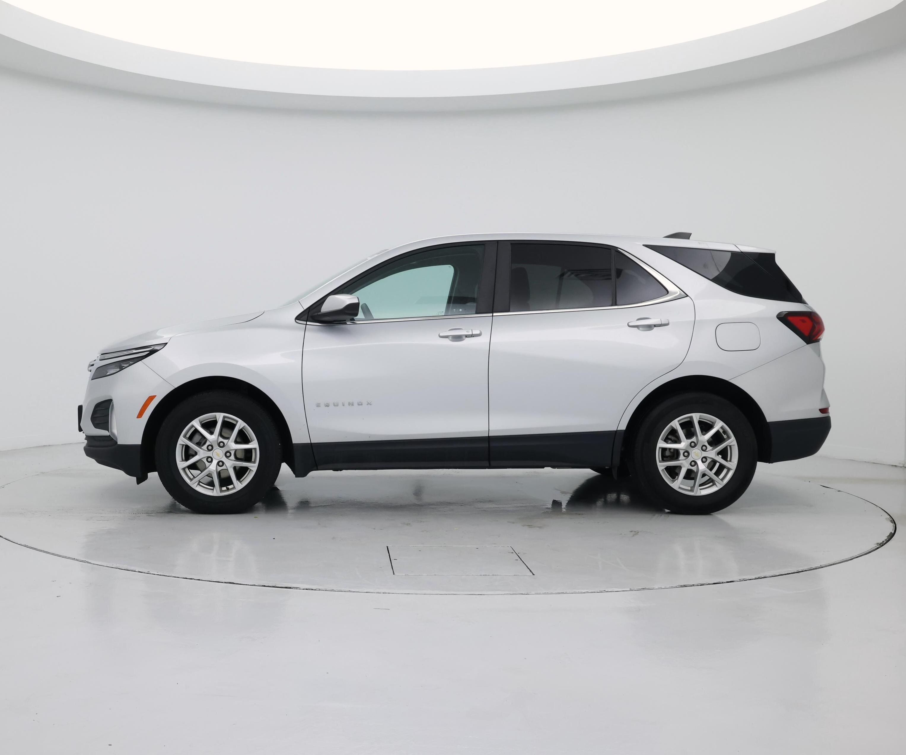 Thumbnail: 2022 Chevrolet Equinox - 3