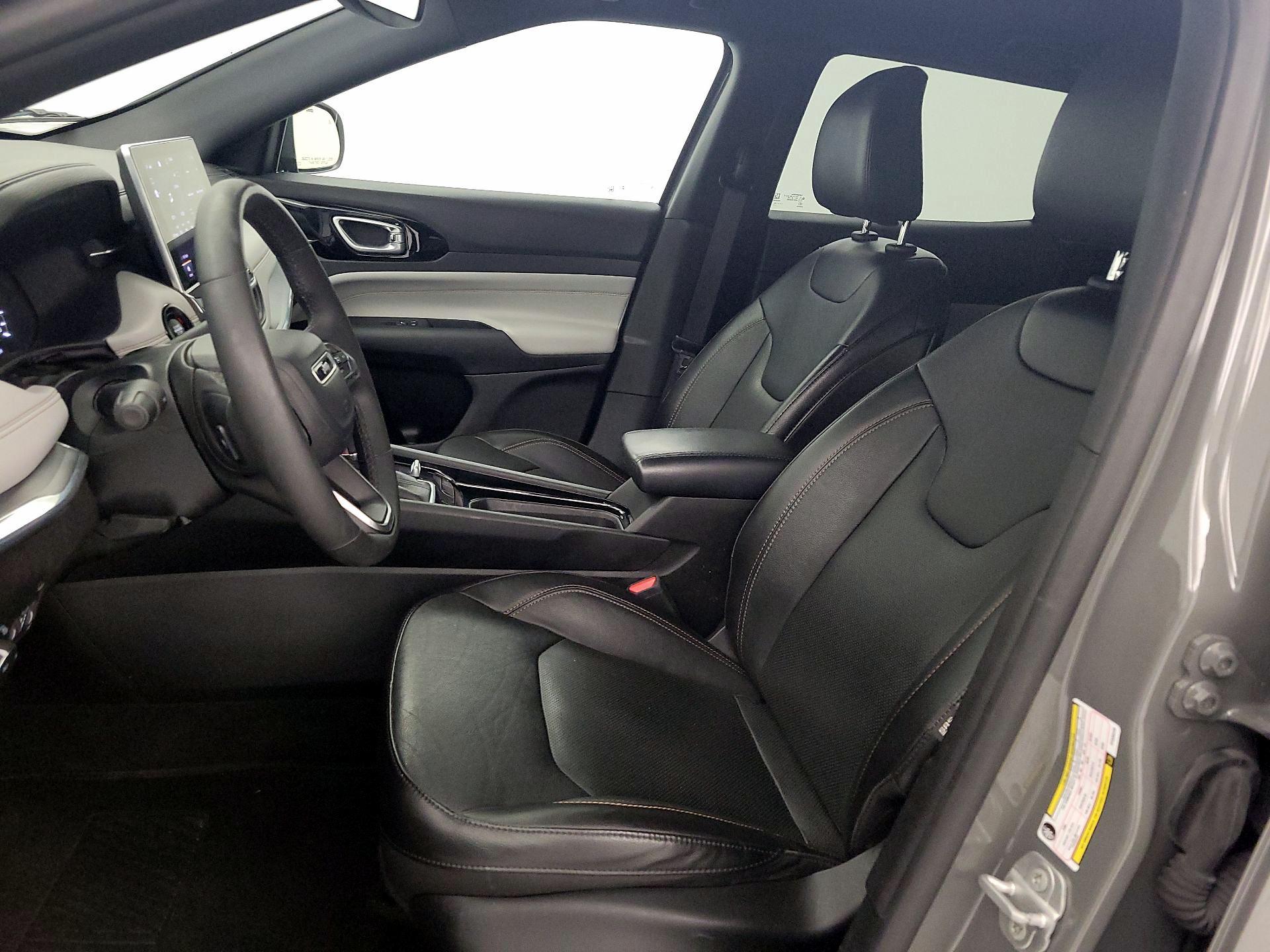 Thumbnail: 2023 Jeep Compass - 11