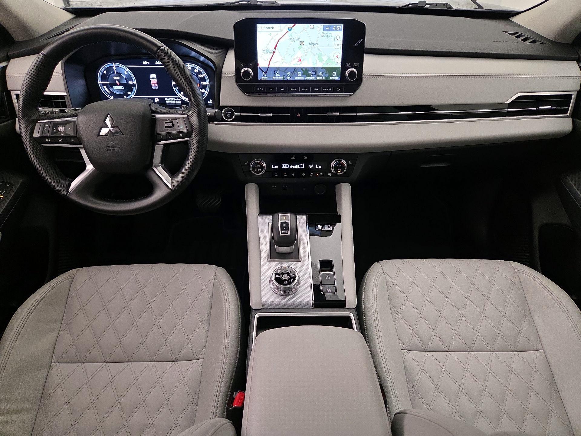 Thumbnail: 2023 Mitsubishi Outlander - 9