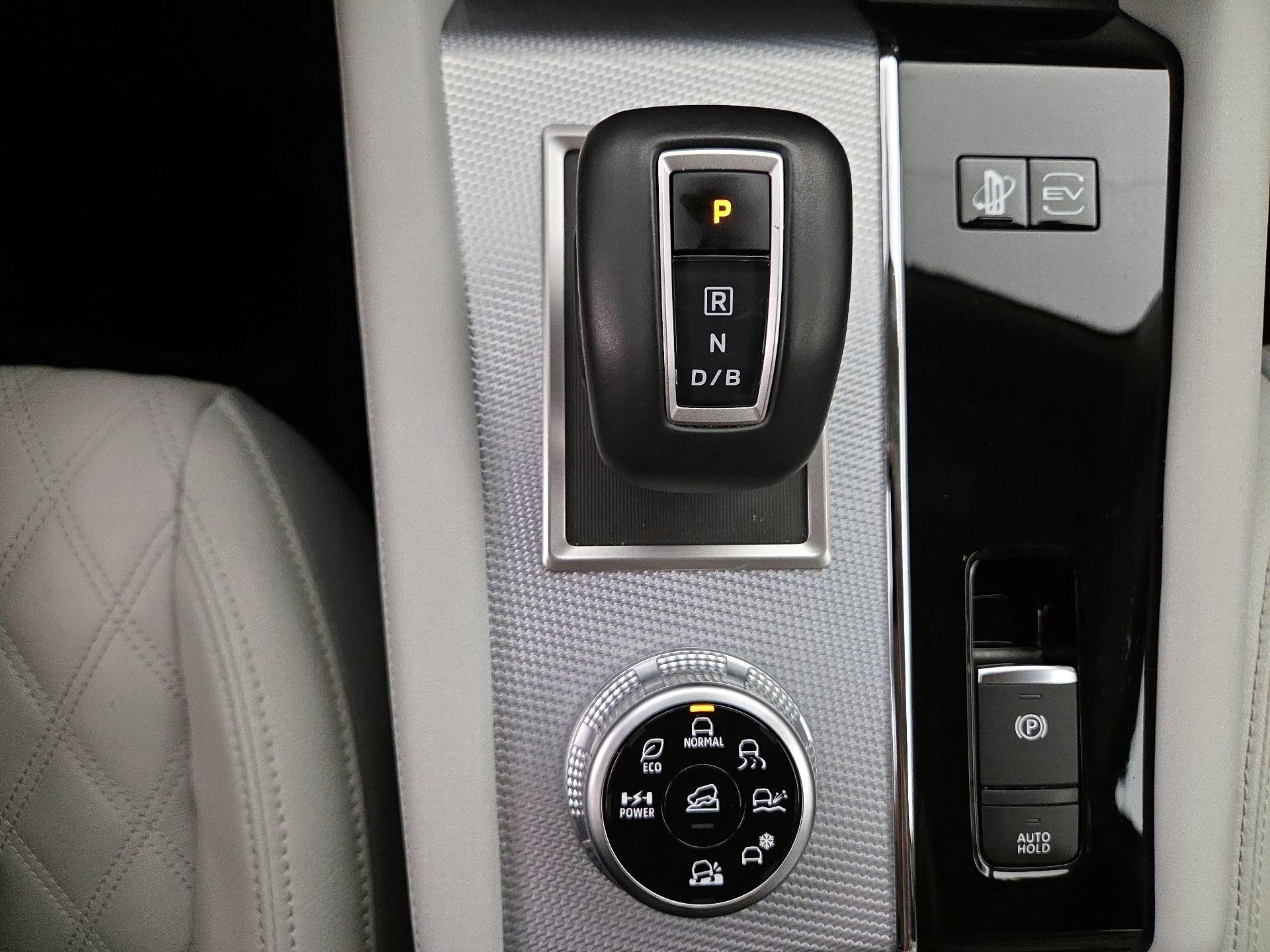 Thumbnail: 2023 Mitsubishi Outlander - 18
