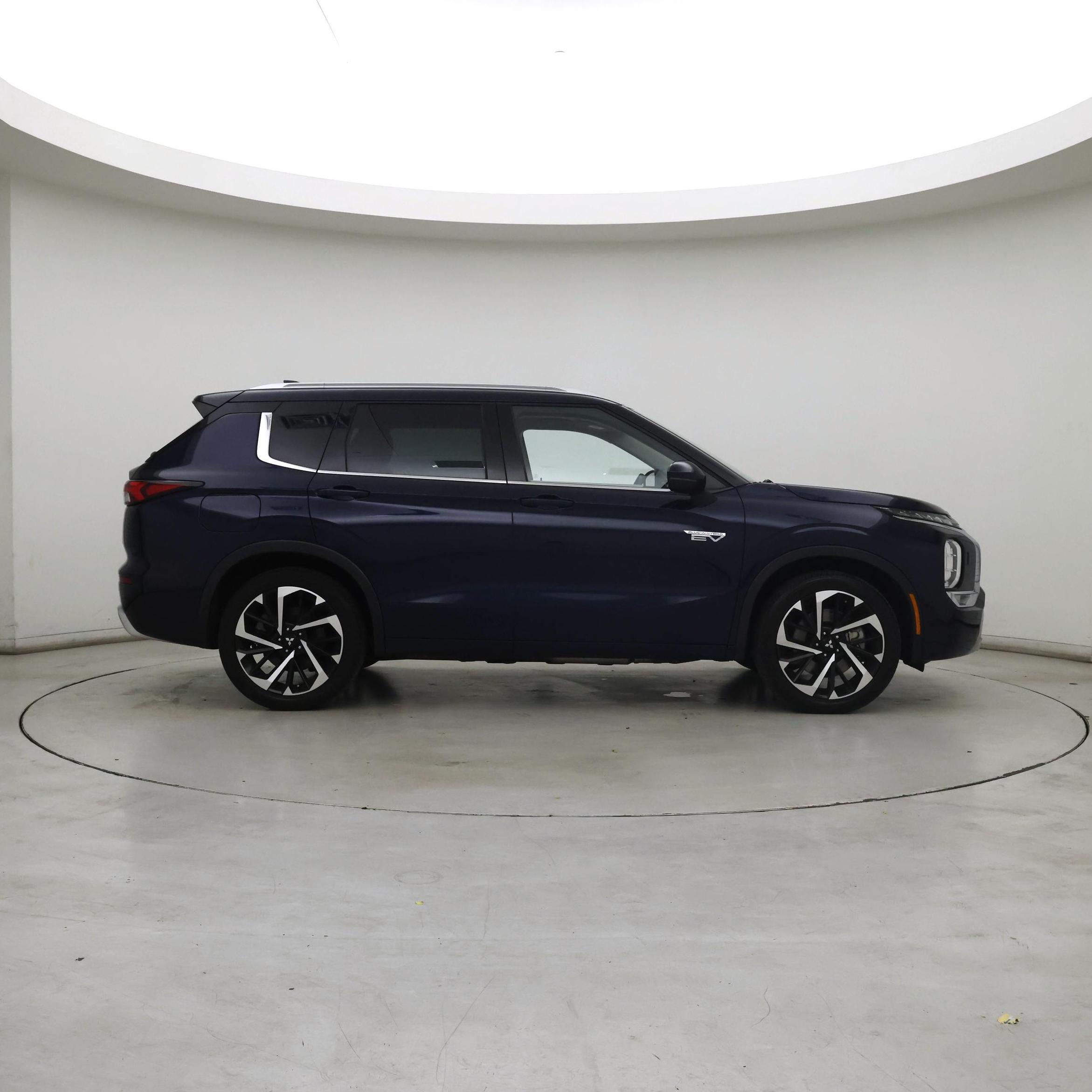 Thumbnail: 2023 Mitsubishi Outlander - 7