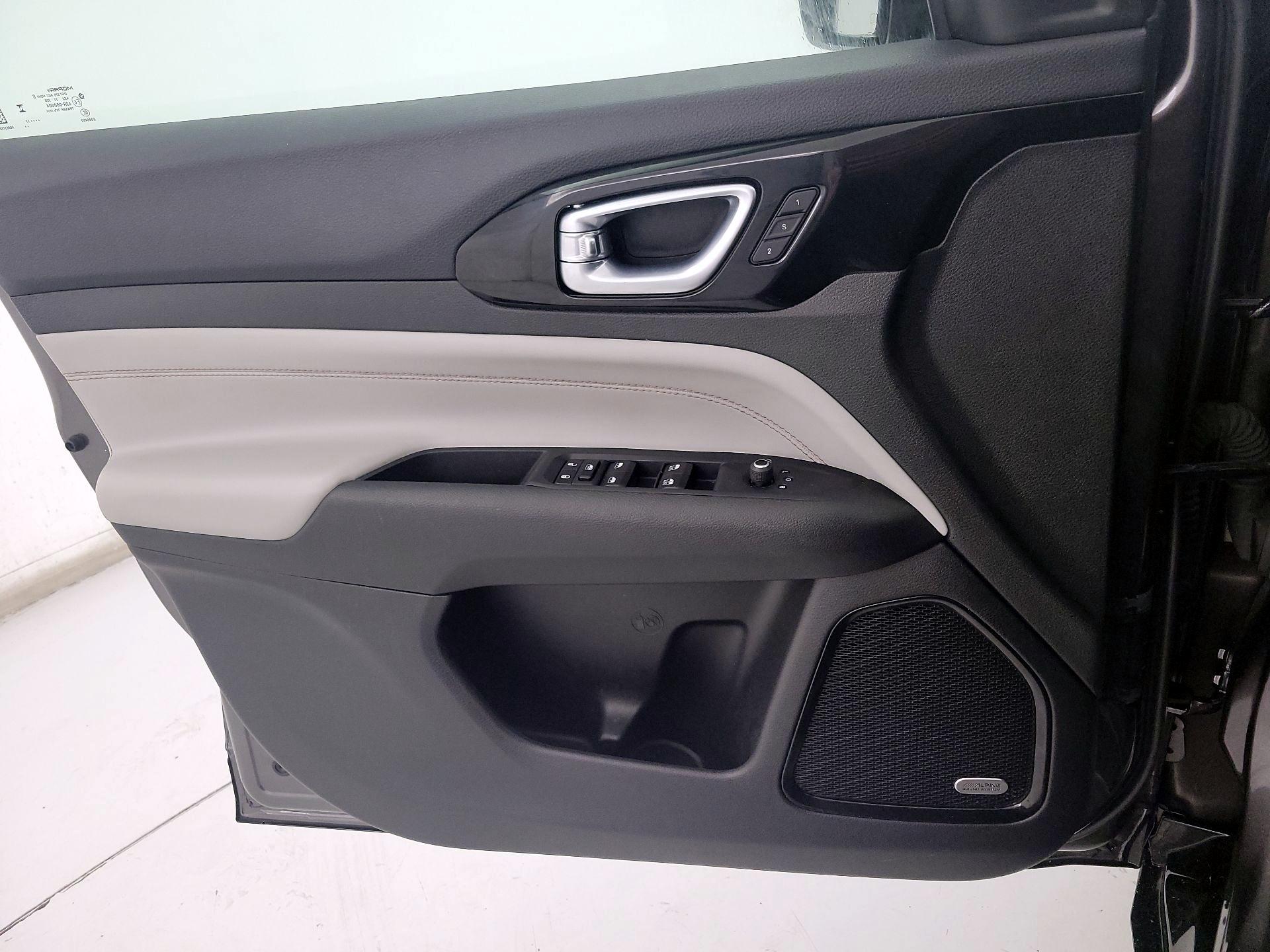 Thumbnail: 2023 Jeep Compass - 12