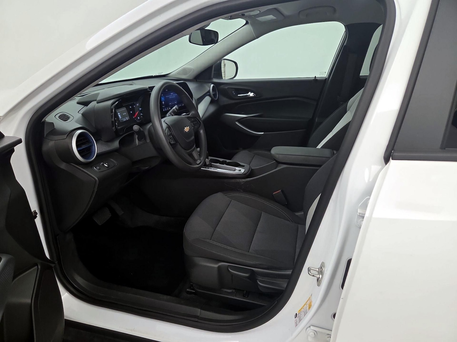 2024 Chevrolet Trax LS - Photo 12