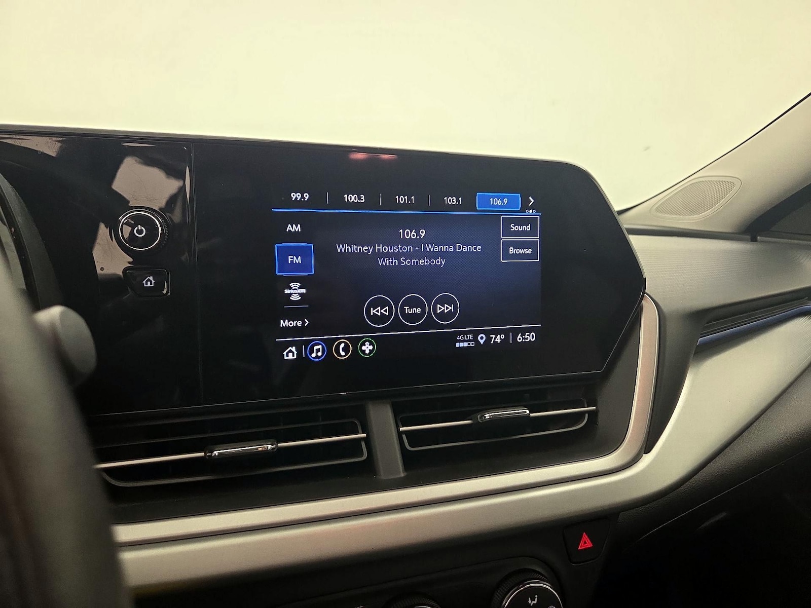 2024 Chevrolet Trax LS - Photo 16