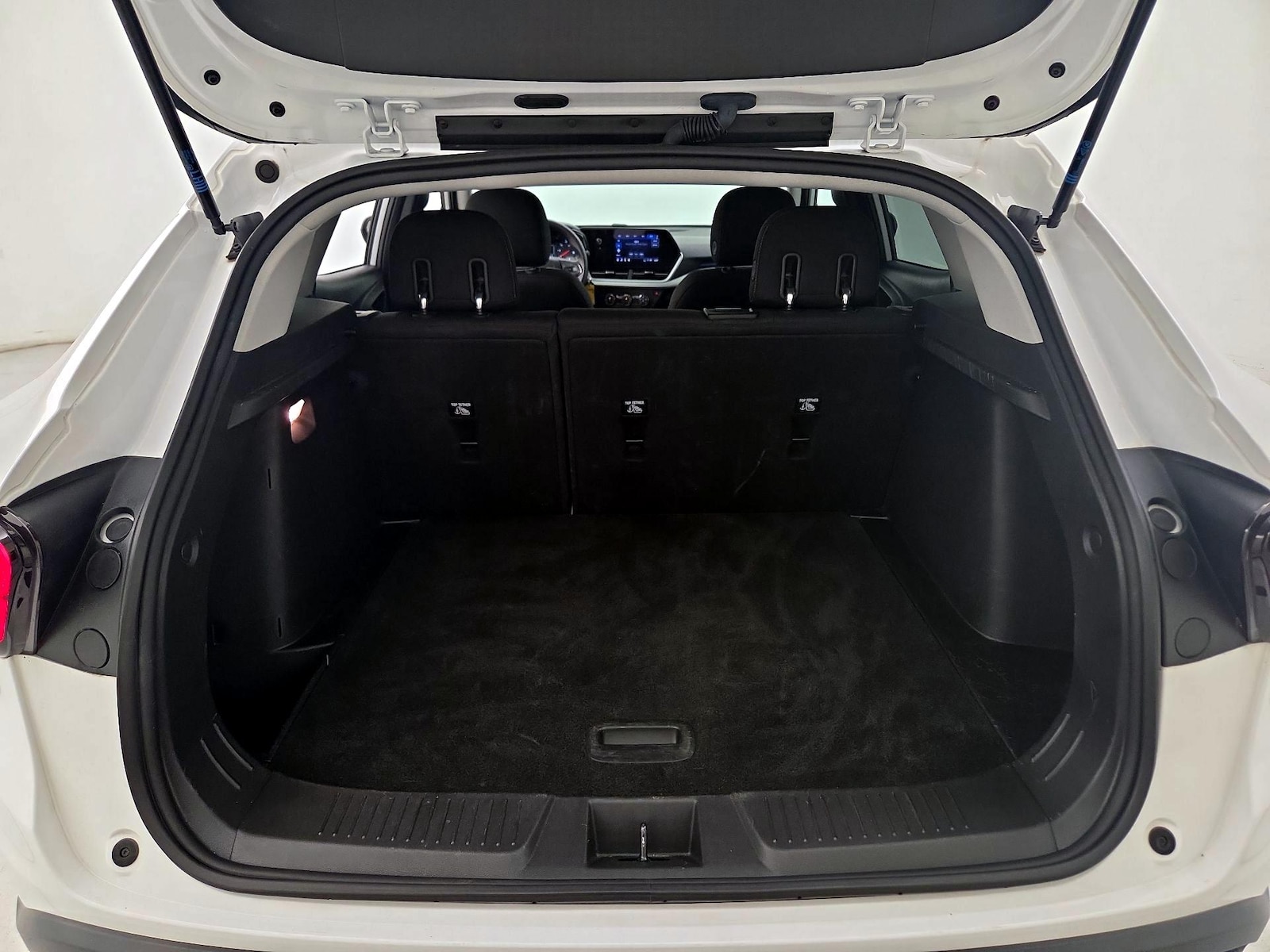 2024 Chevrolet Trax LS - Photo 21
