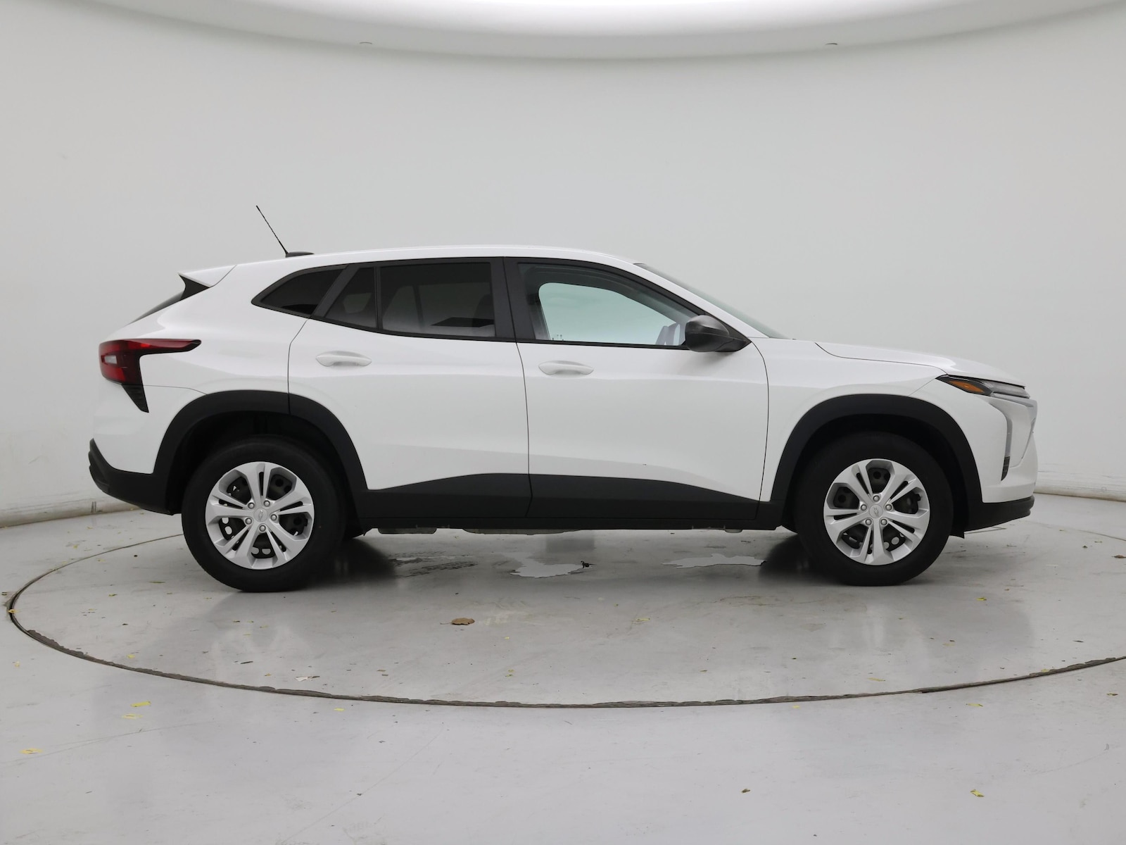 2024 Chevrolet Trax LS - Photo 8
