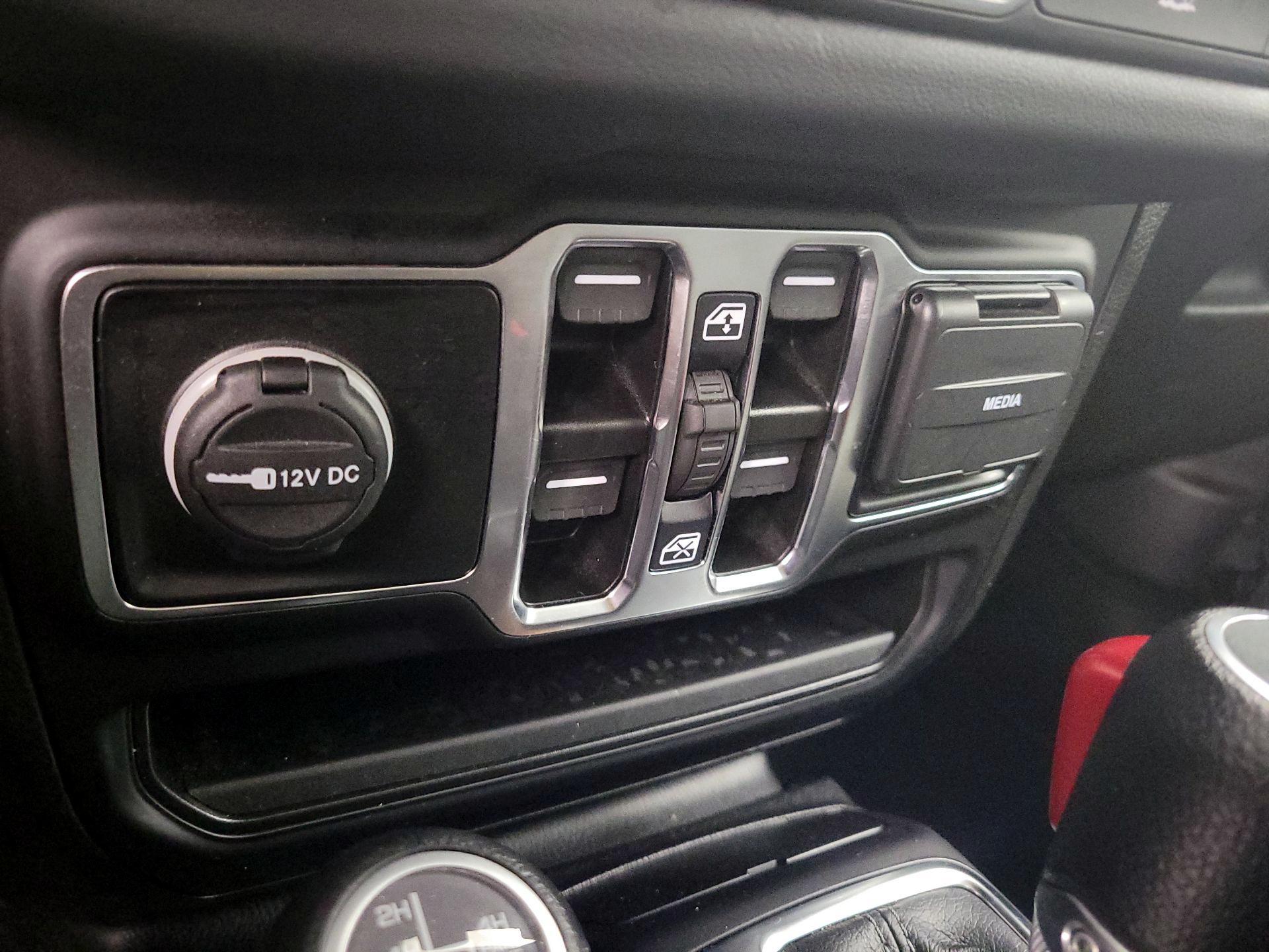Thumbnail: 2024 Jeep Wrangler - 19