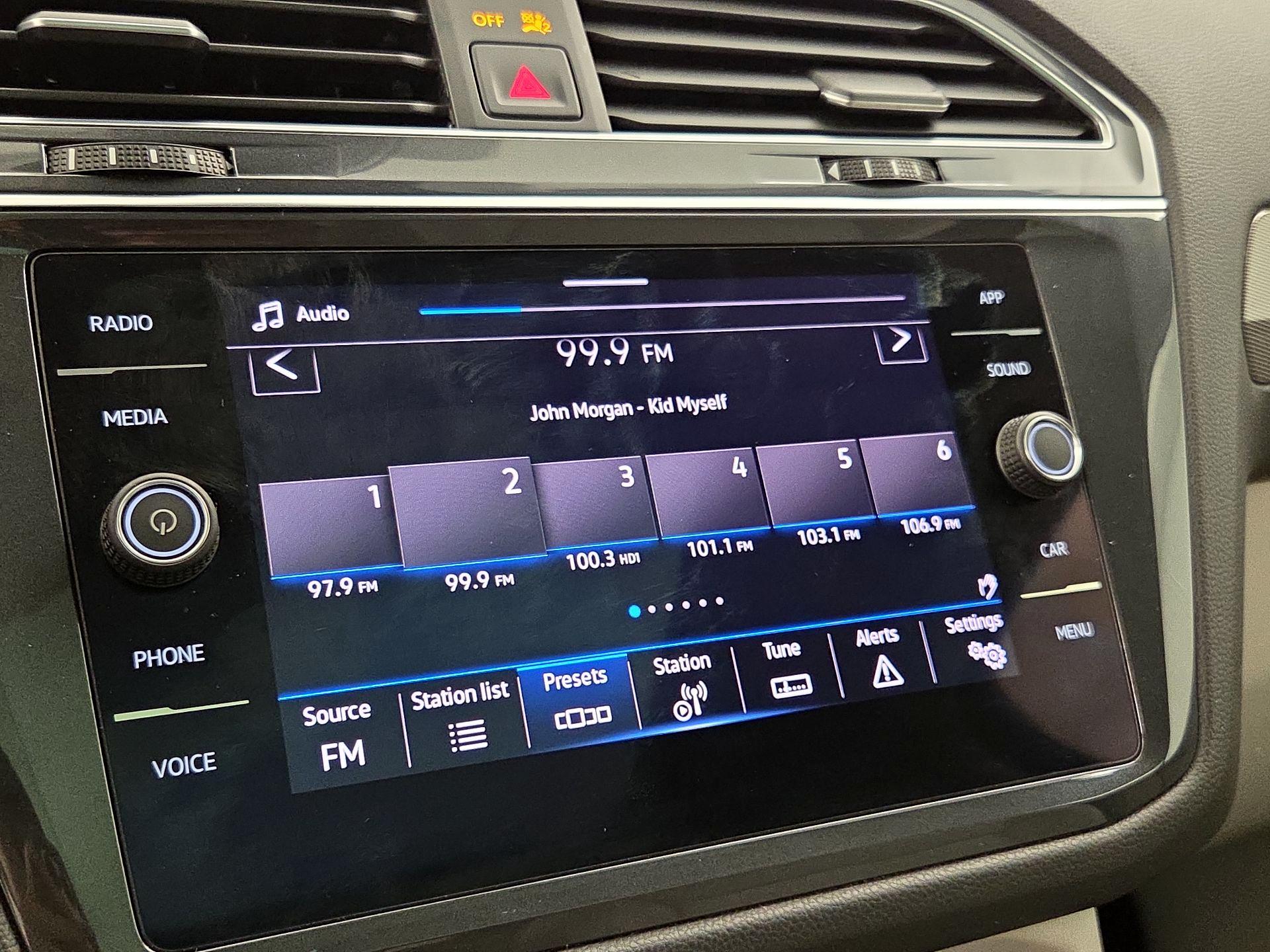 Thumbnail: 2022 Volkswagen Tiguan - 15