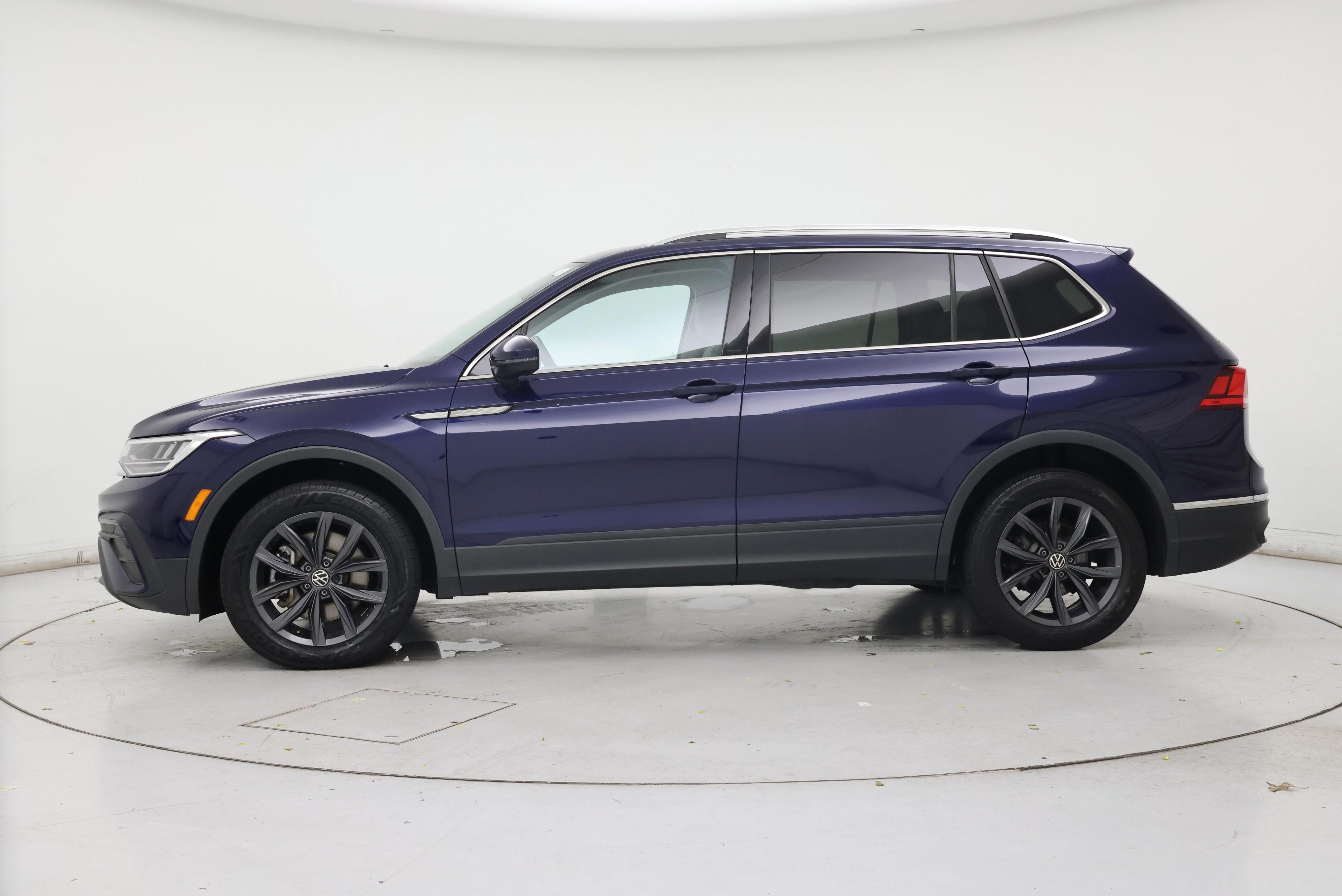Thumbnail: 2022 Volkswagen Tiguan - 3