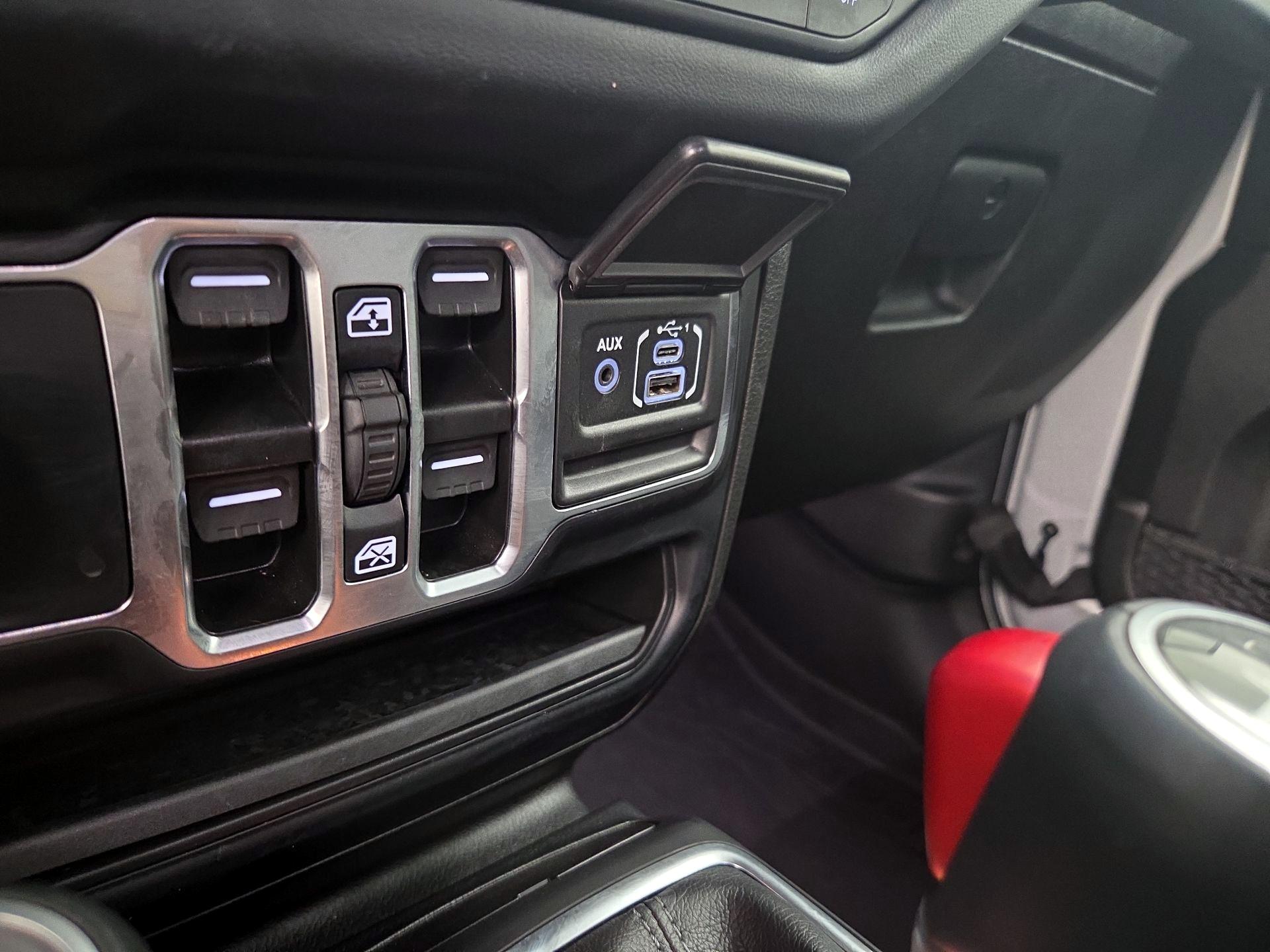 Thumbnail: 2024 Jeep Wrangler - 18