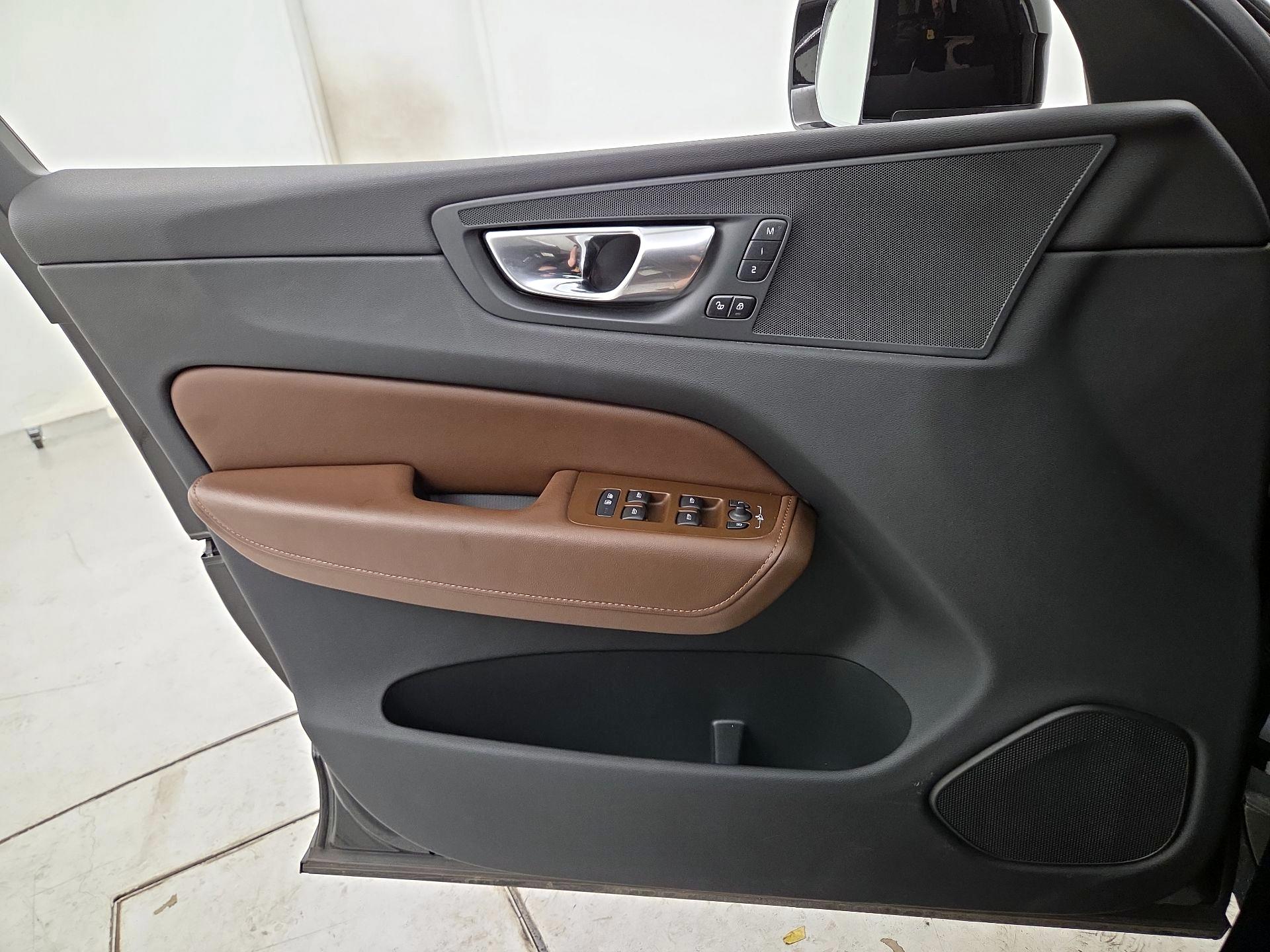 Thumbnail: 2023 Volvo XC60 - 12
