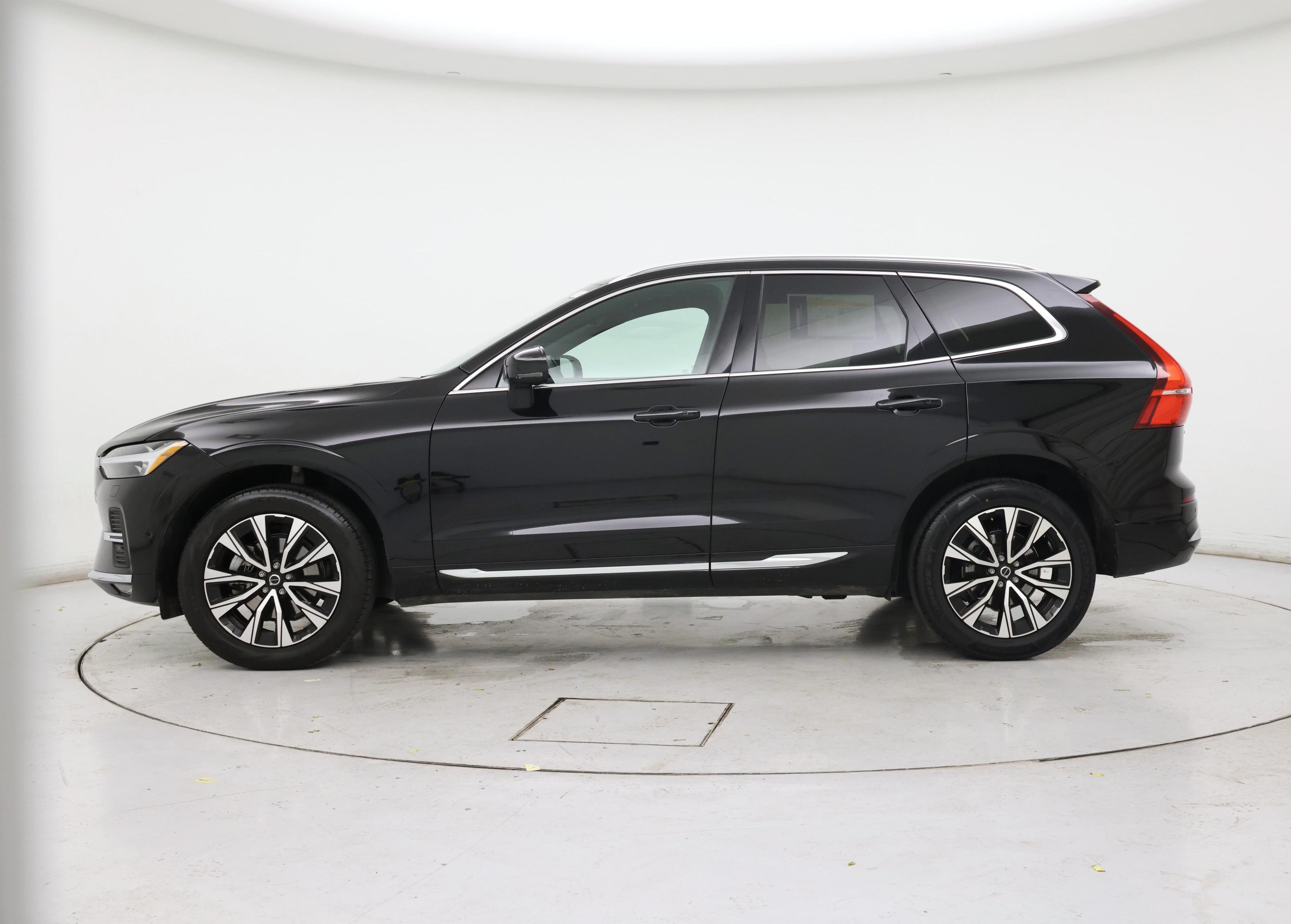Thumbnail: 2023 Volvo XC60 - 3