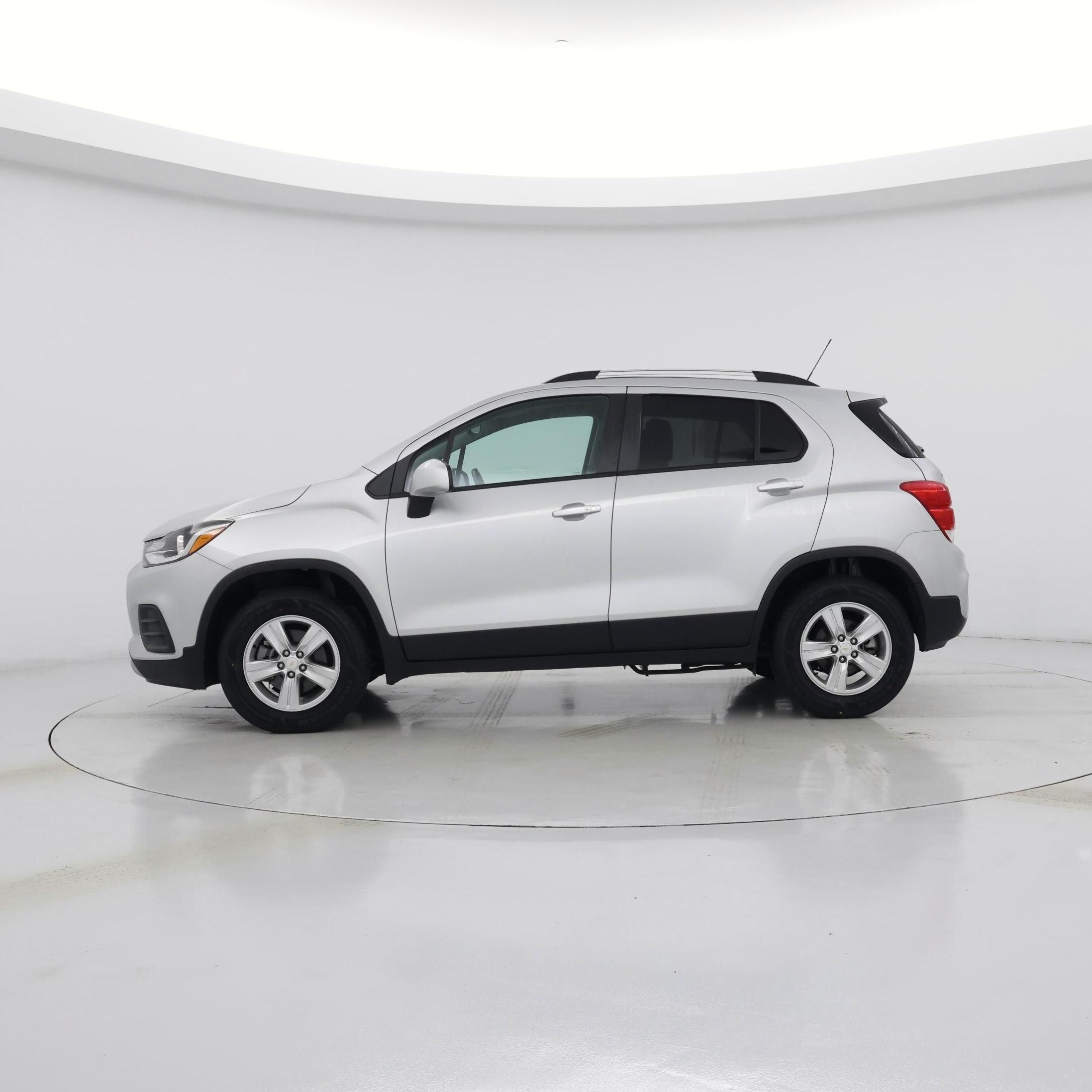 Thumbnail: 2022 Chevrolet Trax - 3