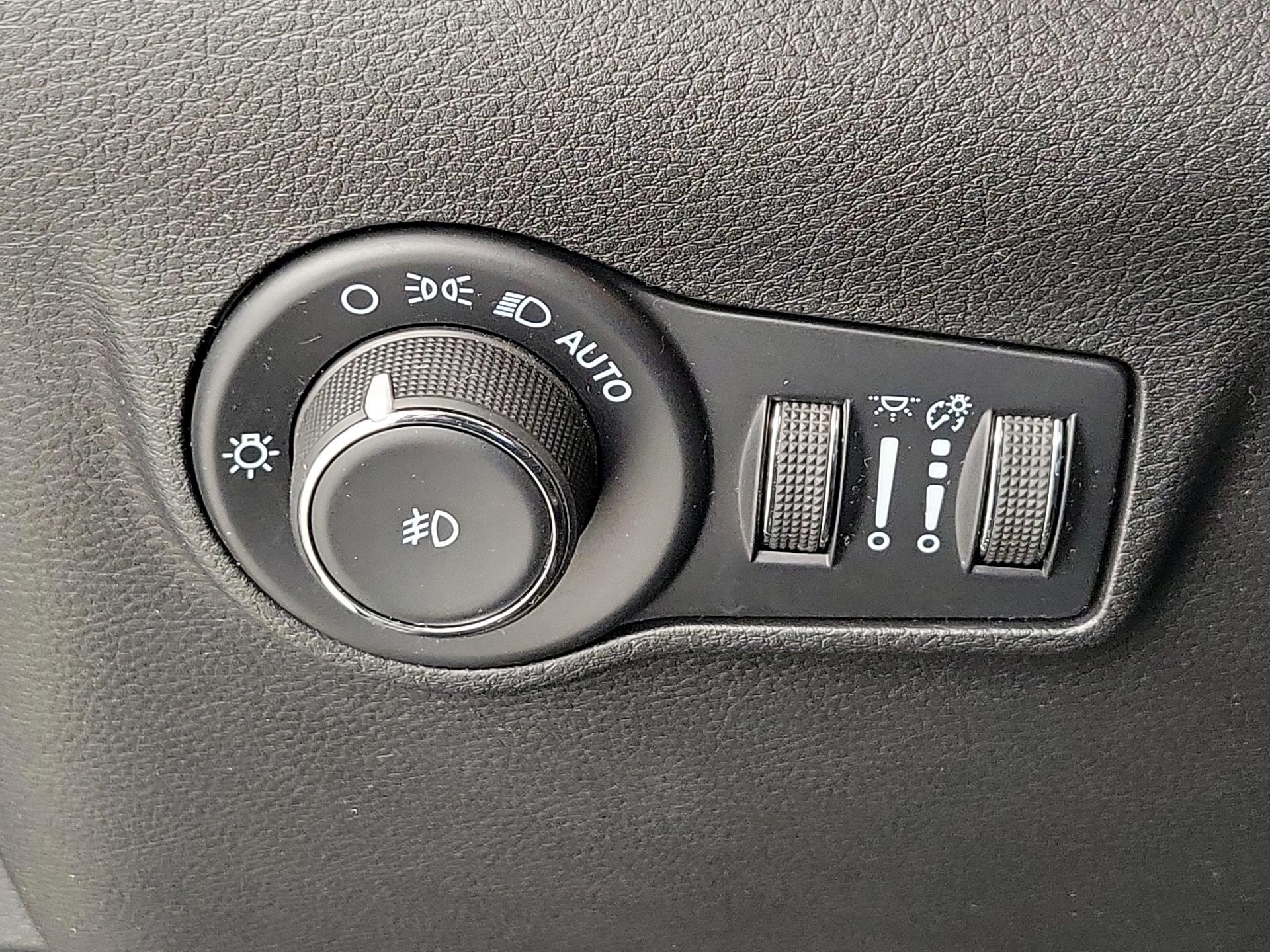 Thumbnail: 2022 Jeep Compass - 13