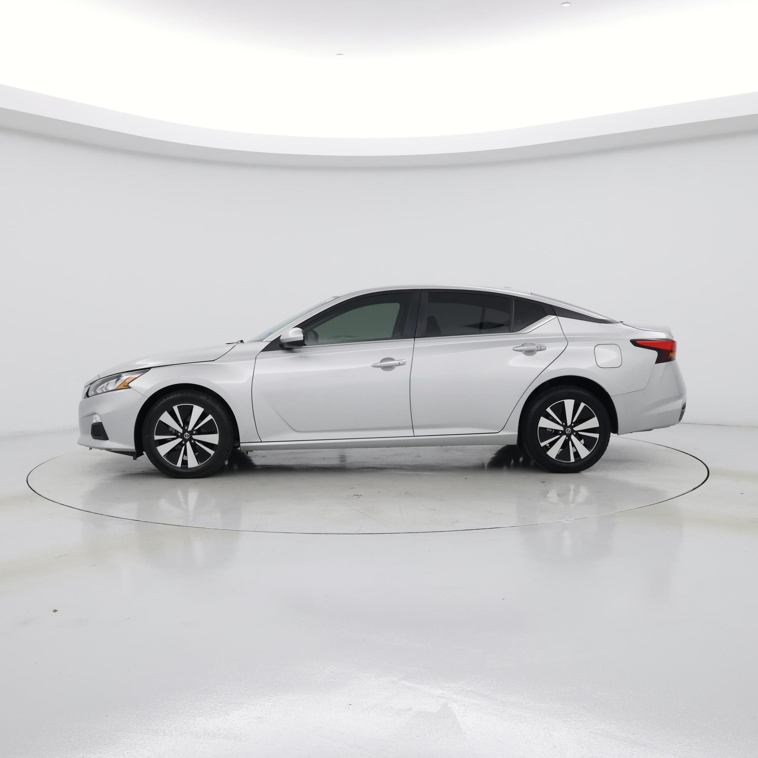 Thumbnail: 2022 Nissan Altima - 3