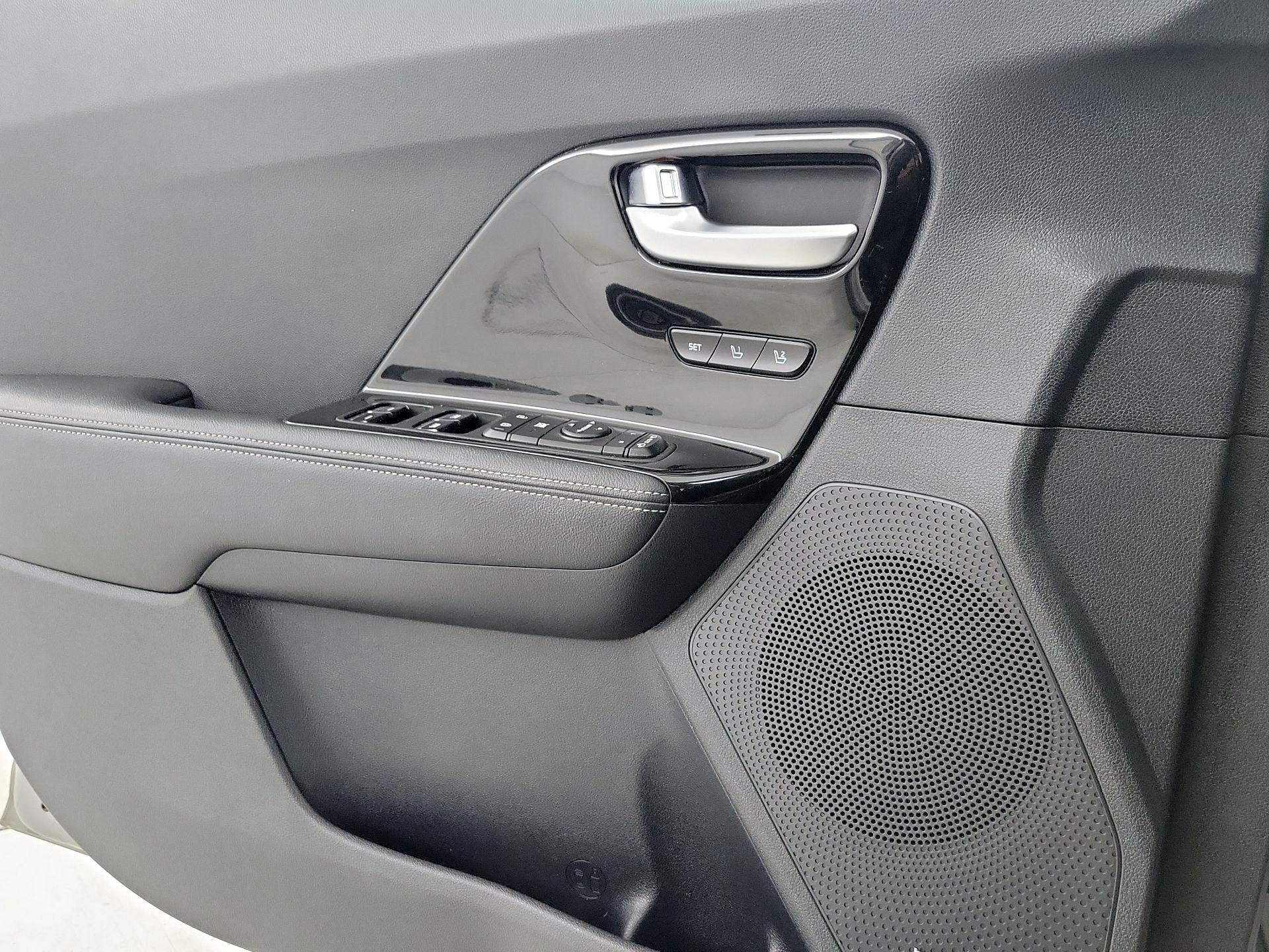 Thumbnail: 2022 Kia Niro - 12
