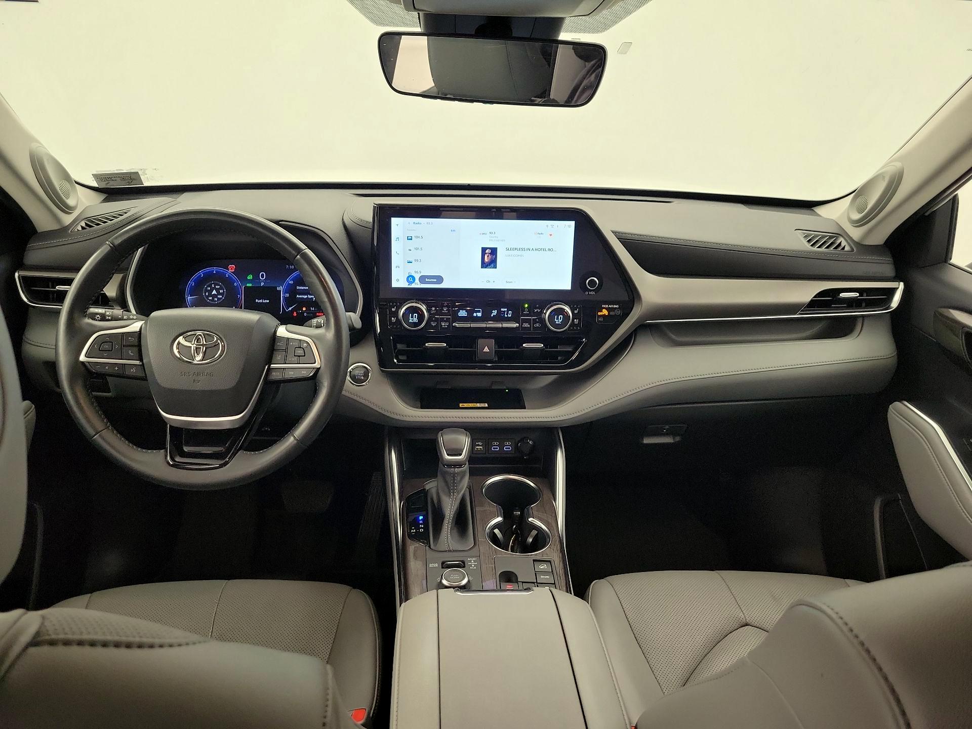 Thumbnail: 2023 Toyota Highlander - 9
