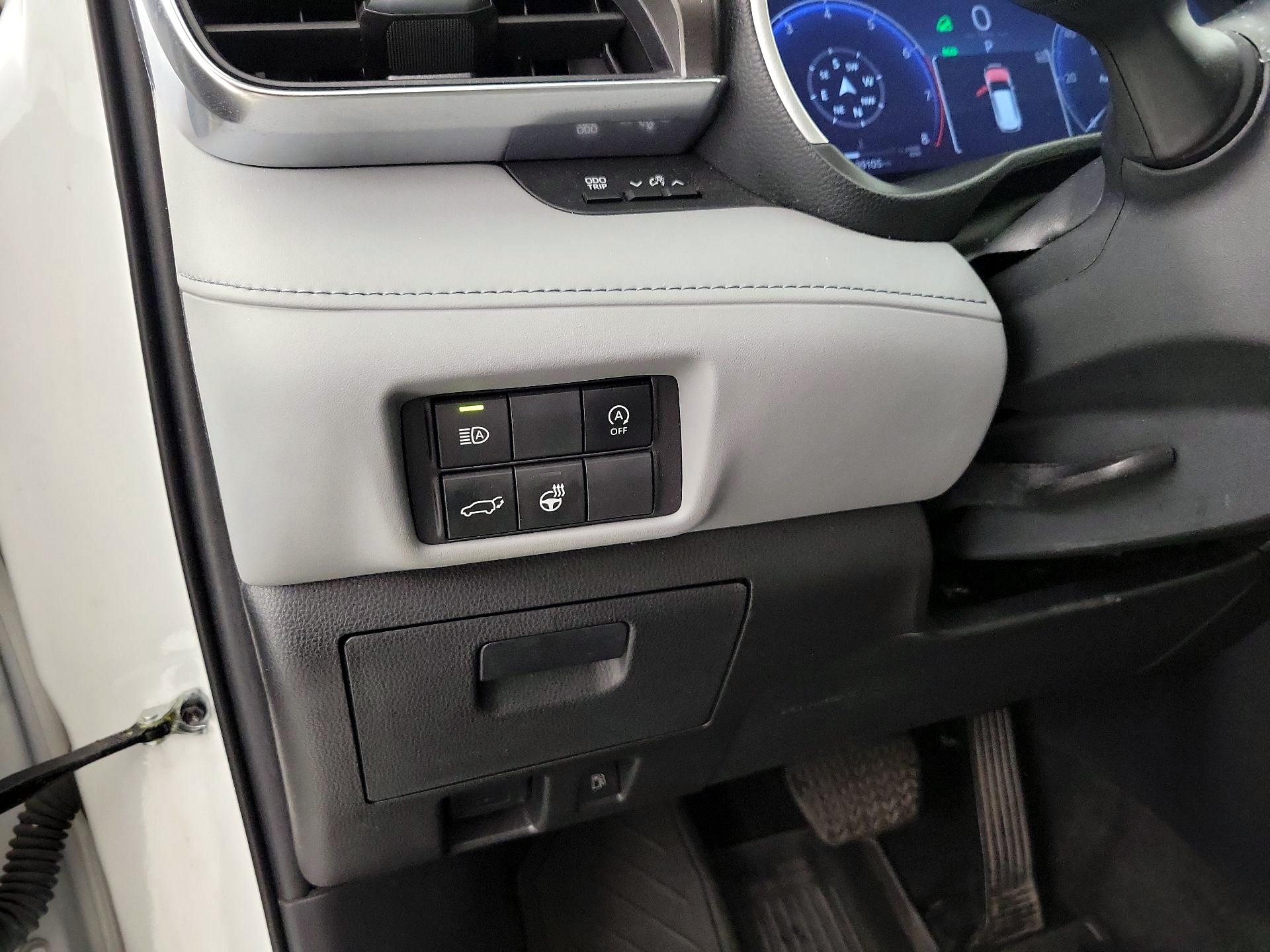 Thumbnail: 2023 Toyota Highlander - 13