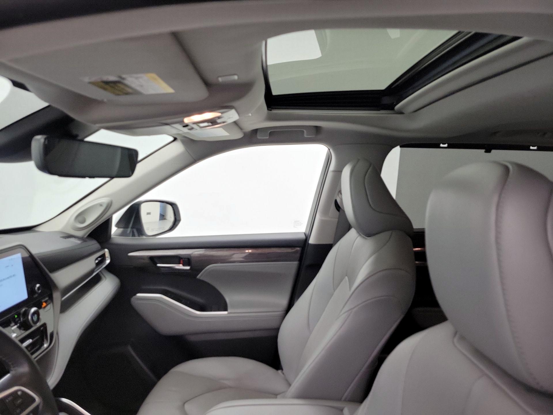 Thumbnail: 2023 Toyota Highlander - 19