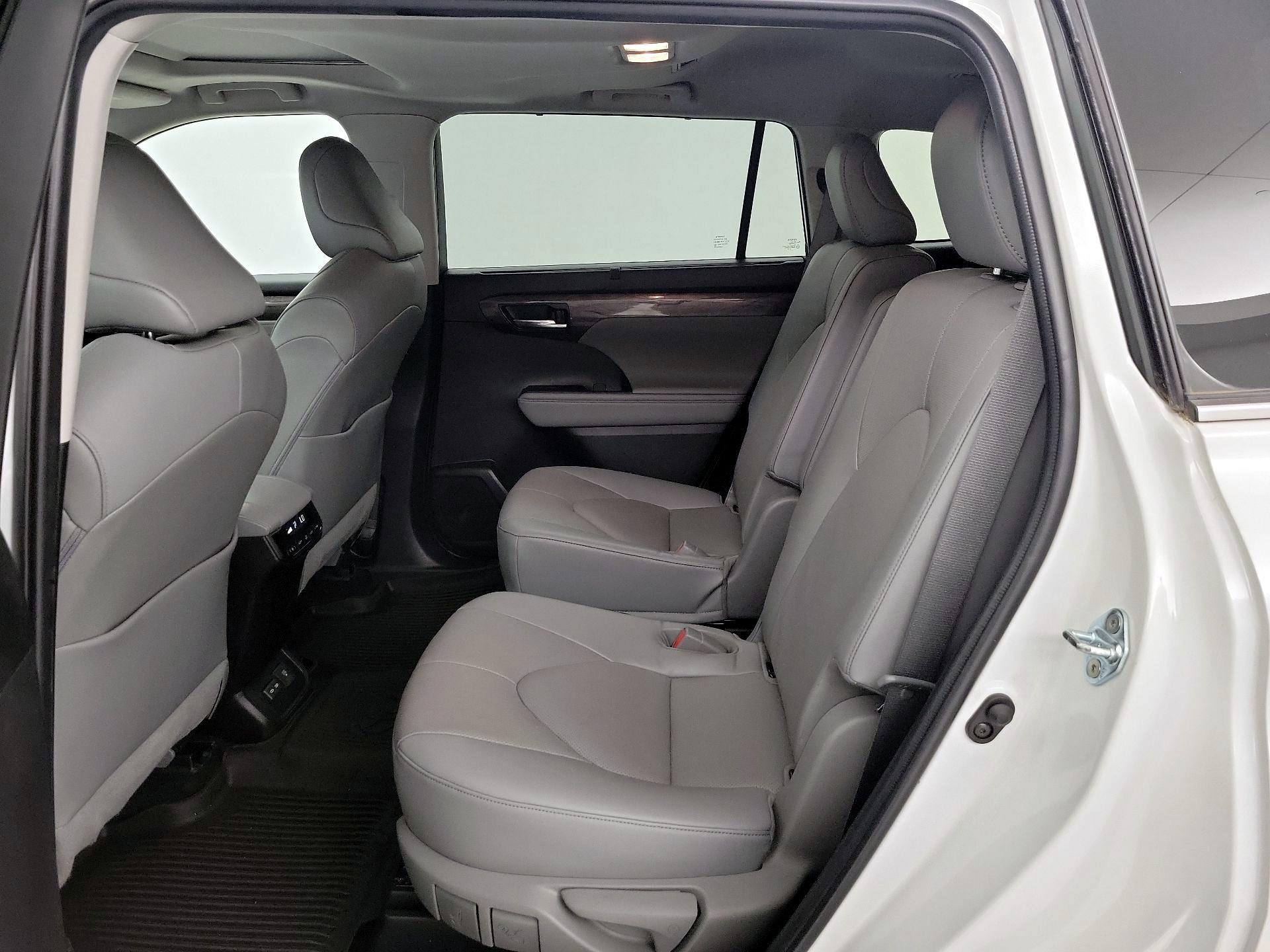 Thumbnail: 2023 Toyota Highlander - 20