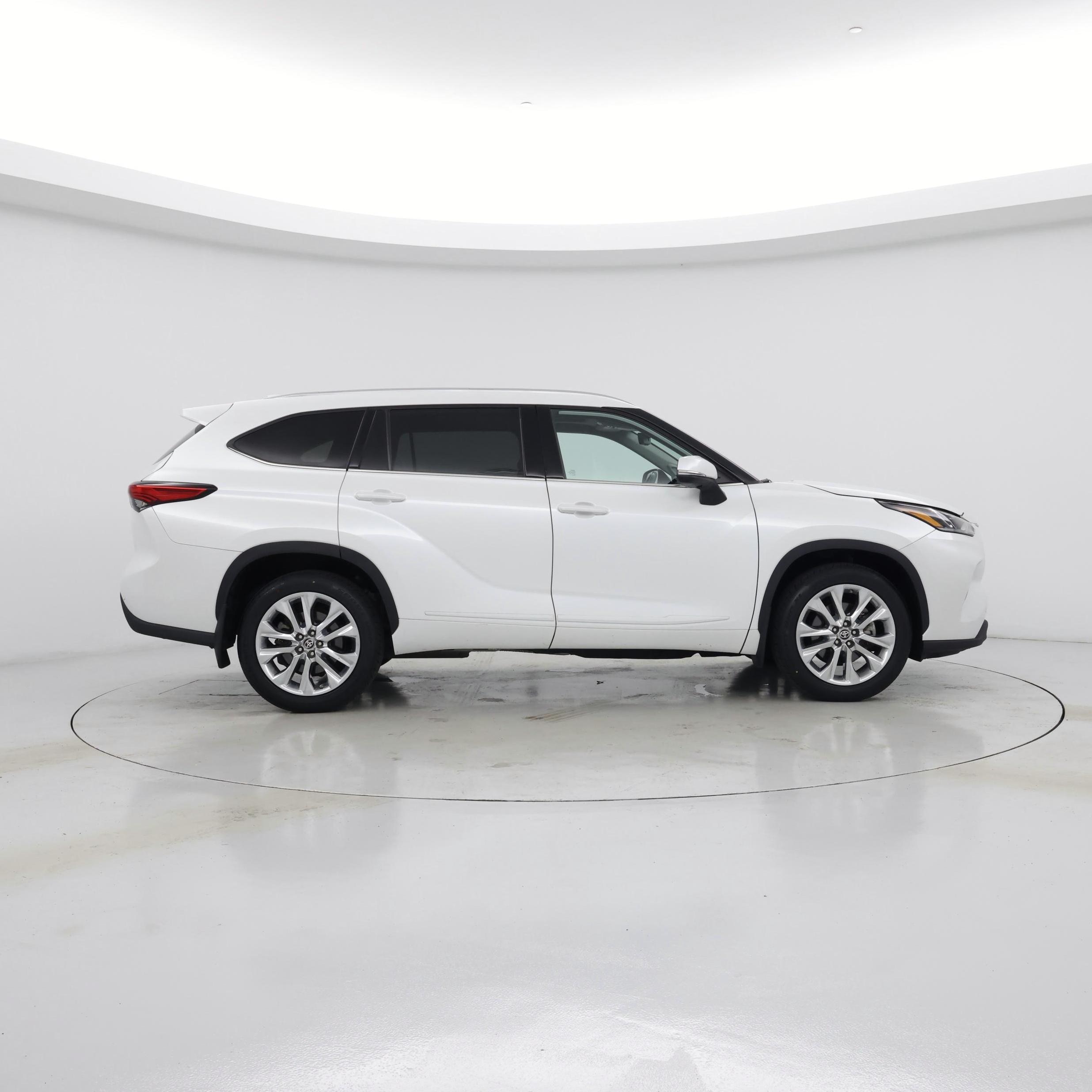 Thumbnail: 2023 Toyota Highlander - 7
