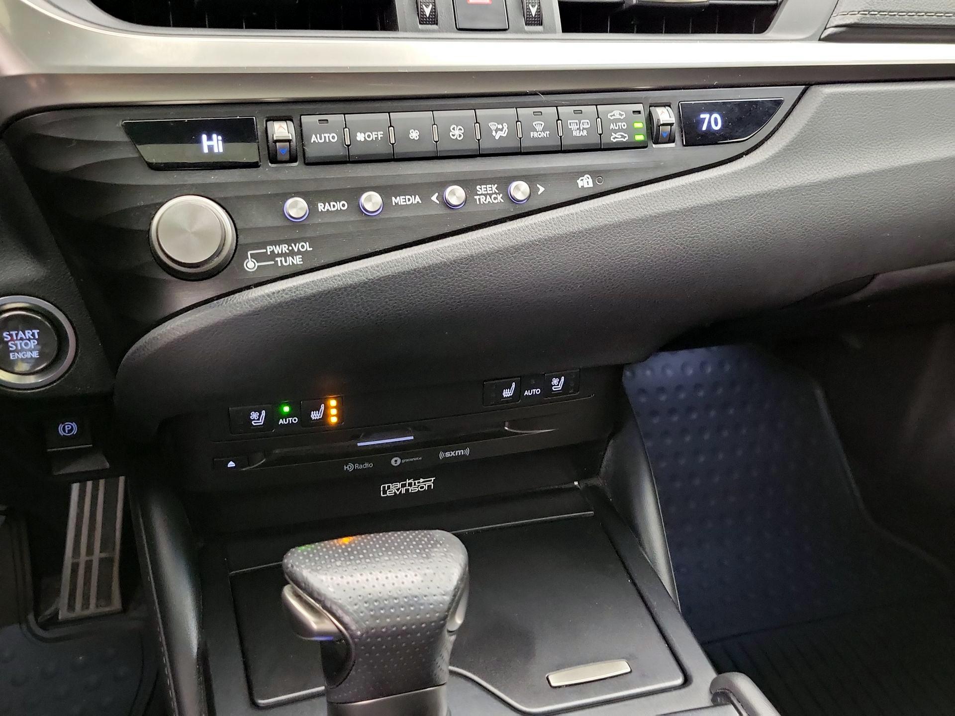 Thumbnail: 2021 Lexus ES - 17