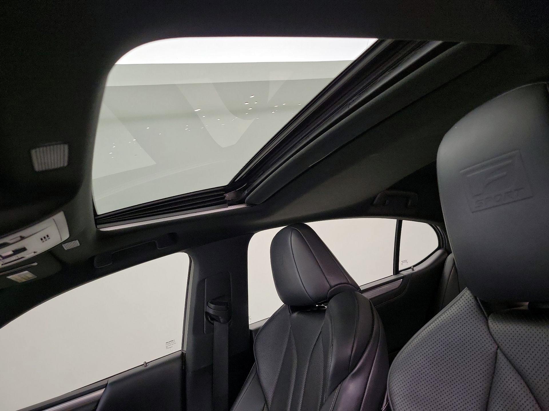 Thumbnail: 2021 Lexus ES - 20