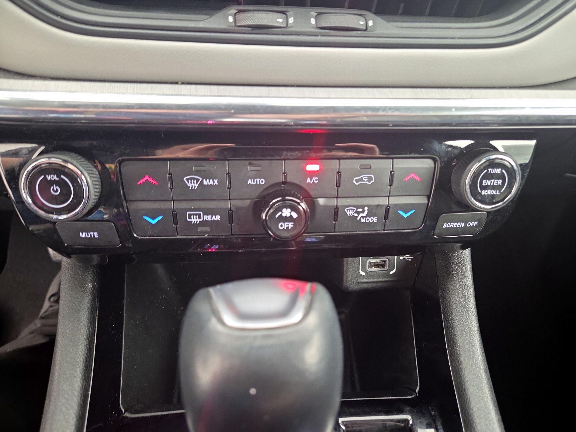 Thumbnail: 2023 Jeep Compass - 16