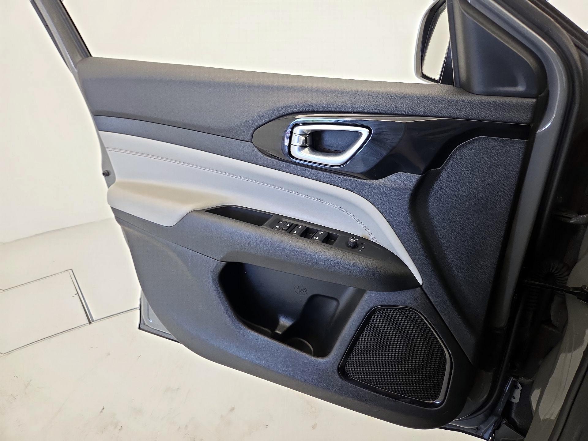 Thumbnail: 2022 Jeep Compass - 12