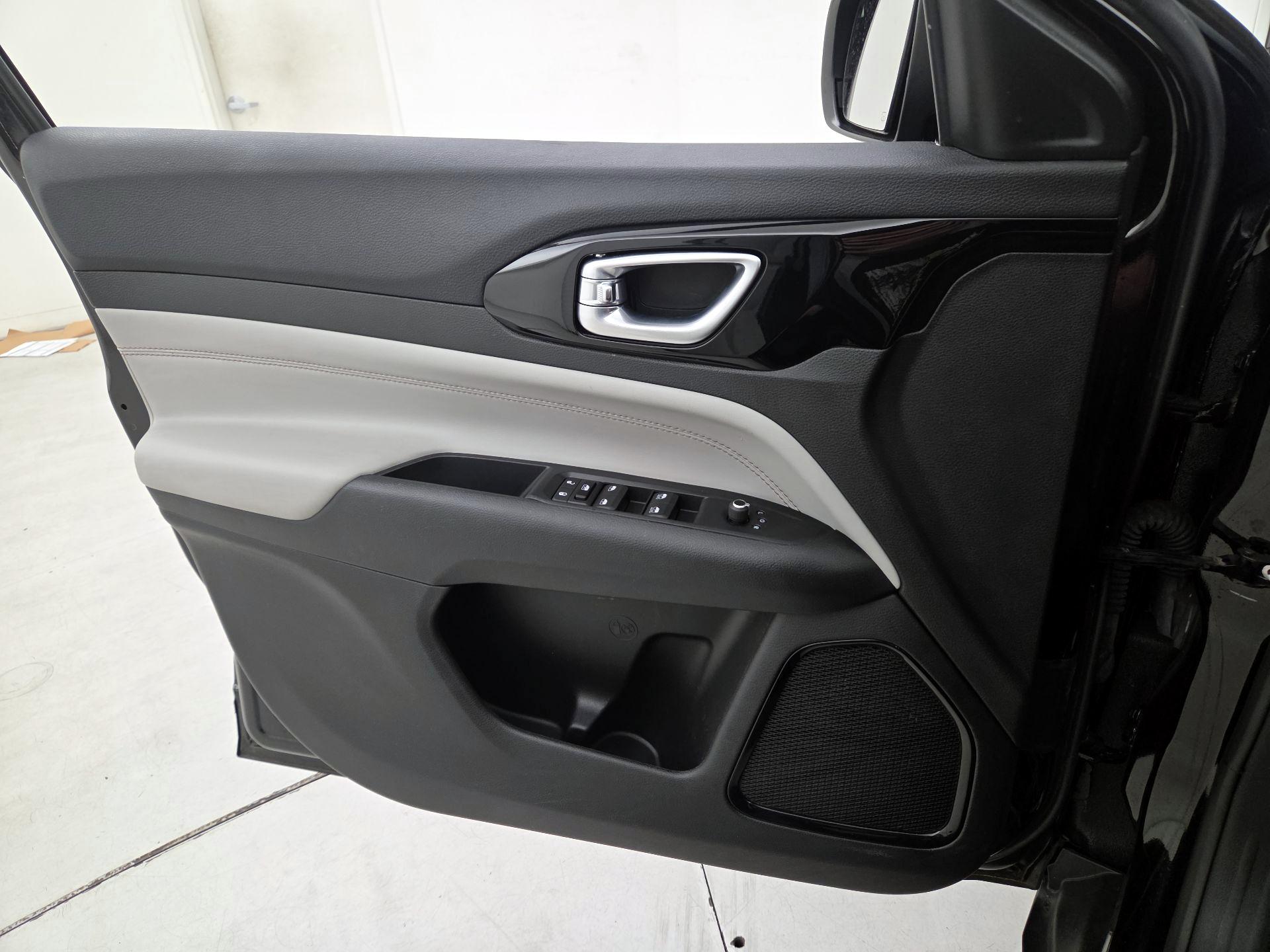 Thumbnail: 2022 Jeep Compass - 12