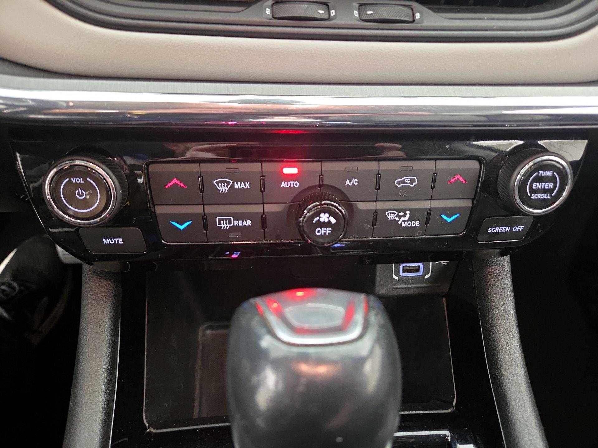 Thumbnail: 2022 Jeep Compass - 15