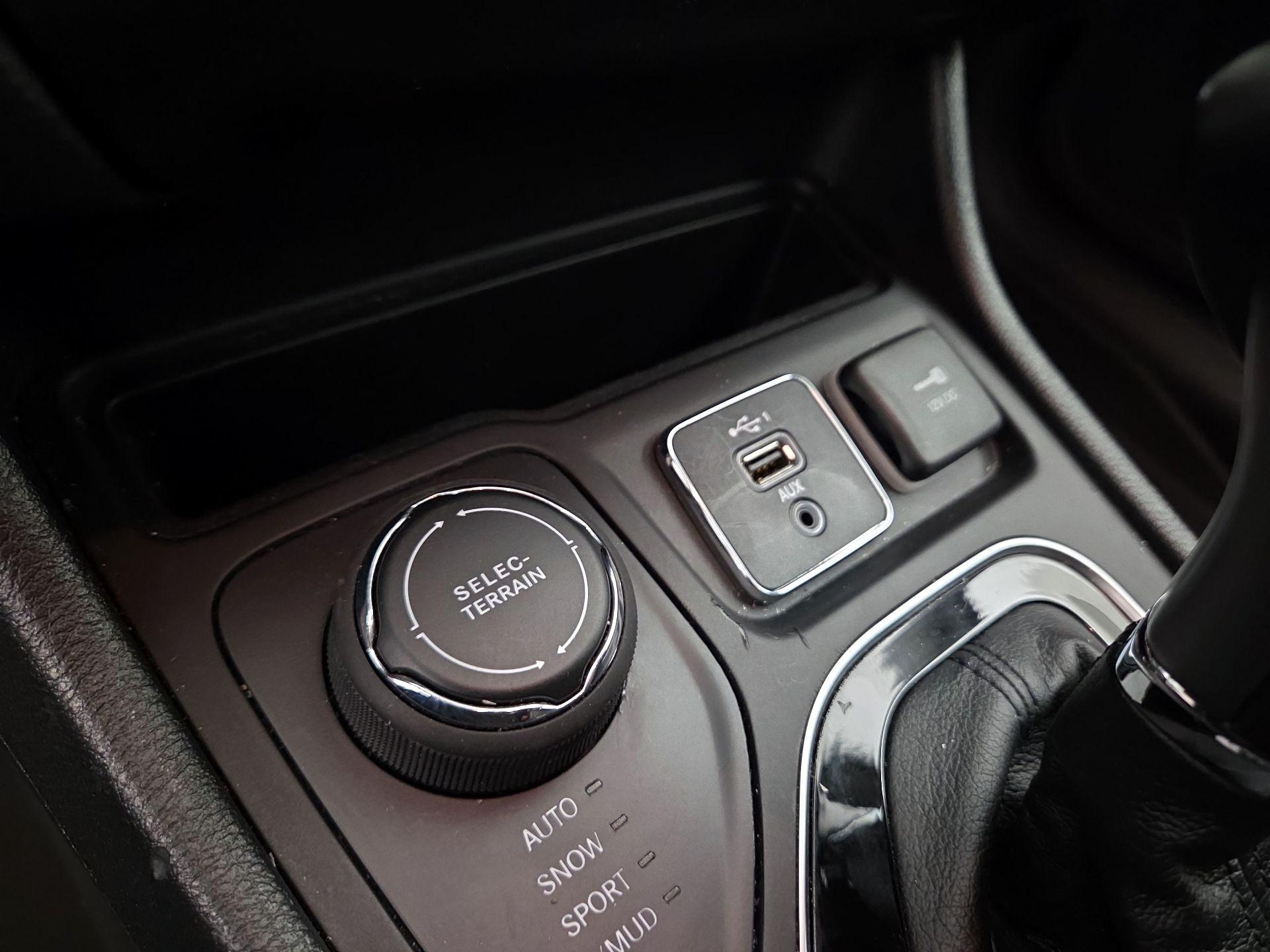 Thumbnail: 2022 Jeep Cherokee - 18
