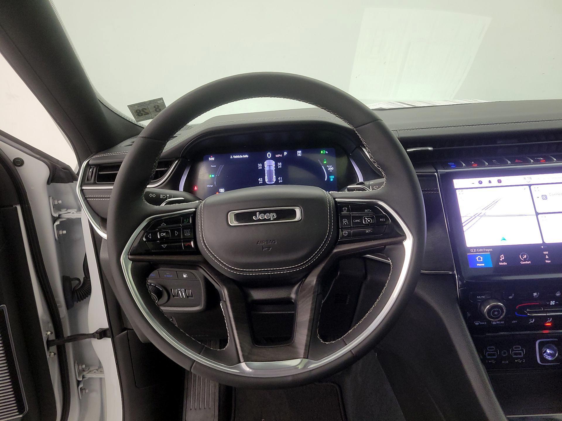 Thumbnail: 2023 Jeep Grand Cherokee - 10