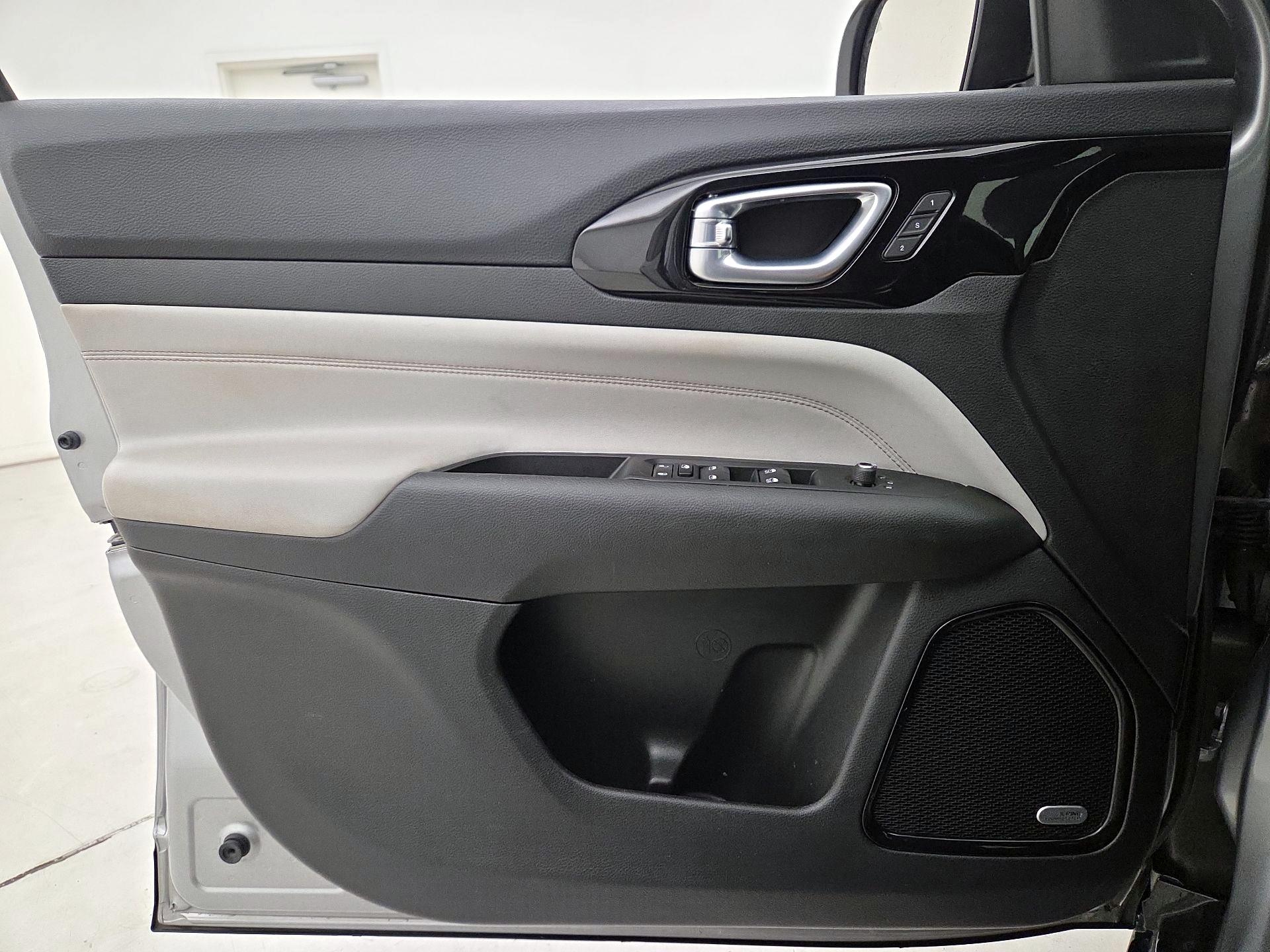 Thumbnail: 2023 Jeep Compass - 12