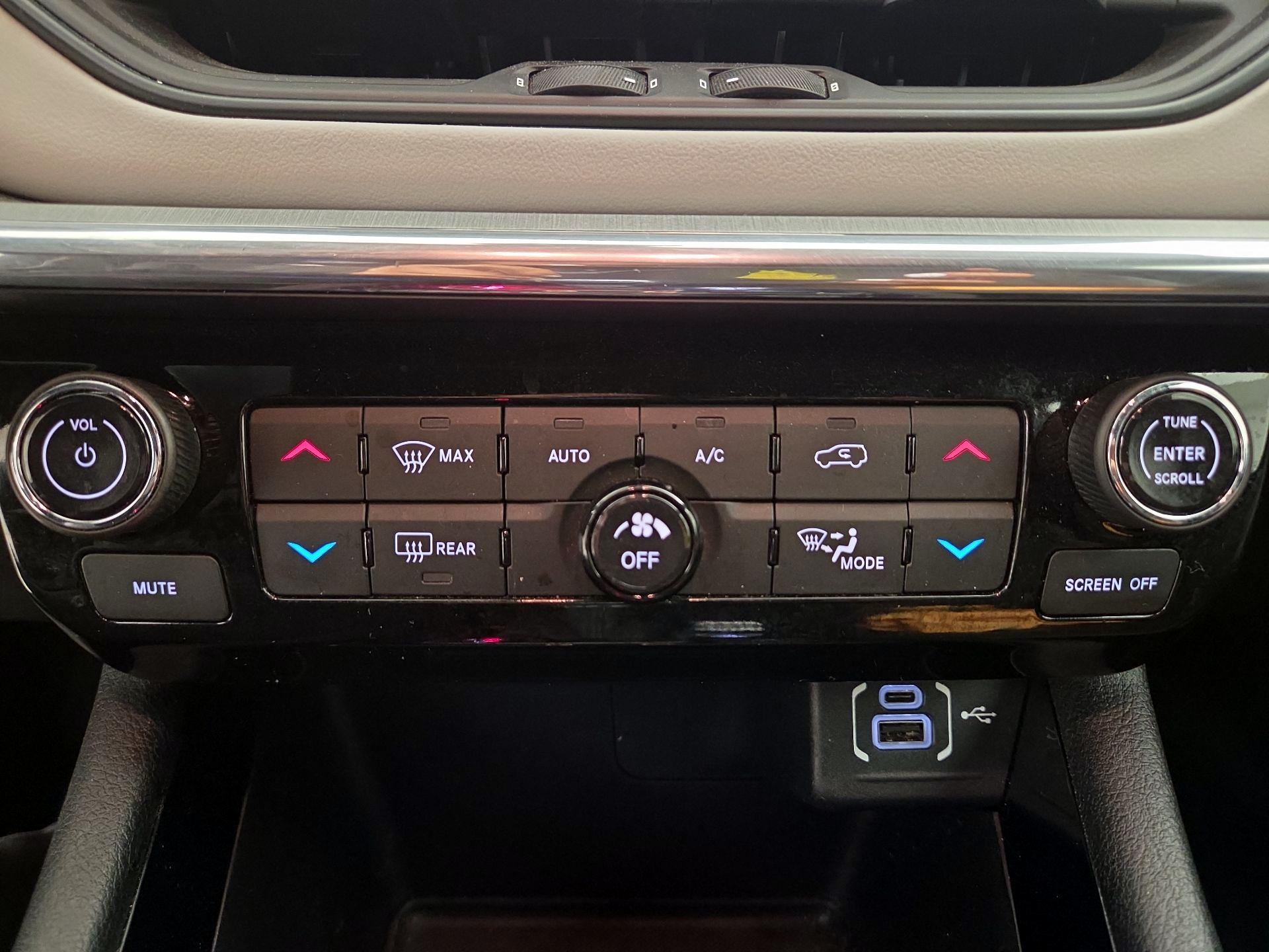 Thumbnail: 2023 Jeep Compass - 17