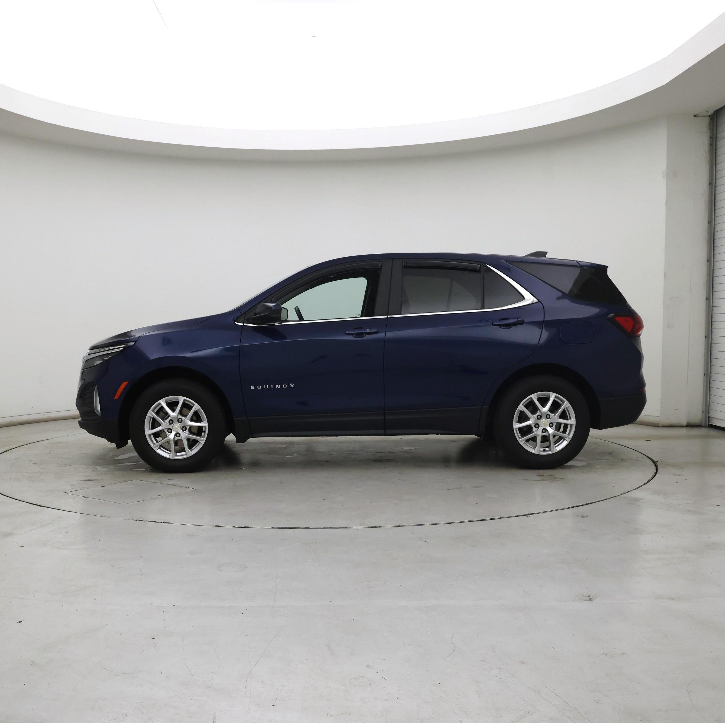 Thumbnail: 2022 Chevrolet Equinox - 3