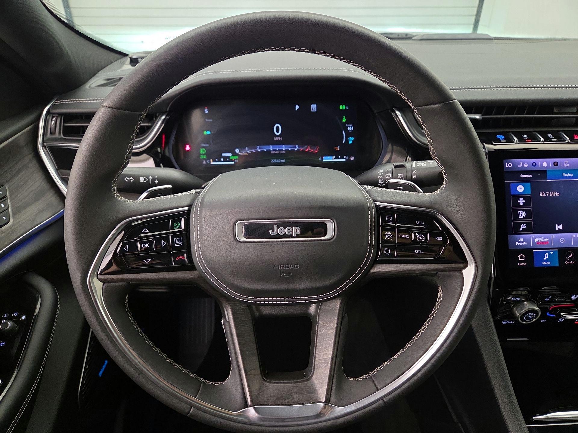 Thumbnail: 2023 Jeep Grand Cherokee - 10