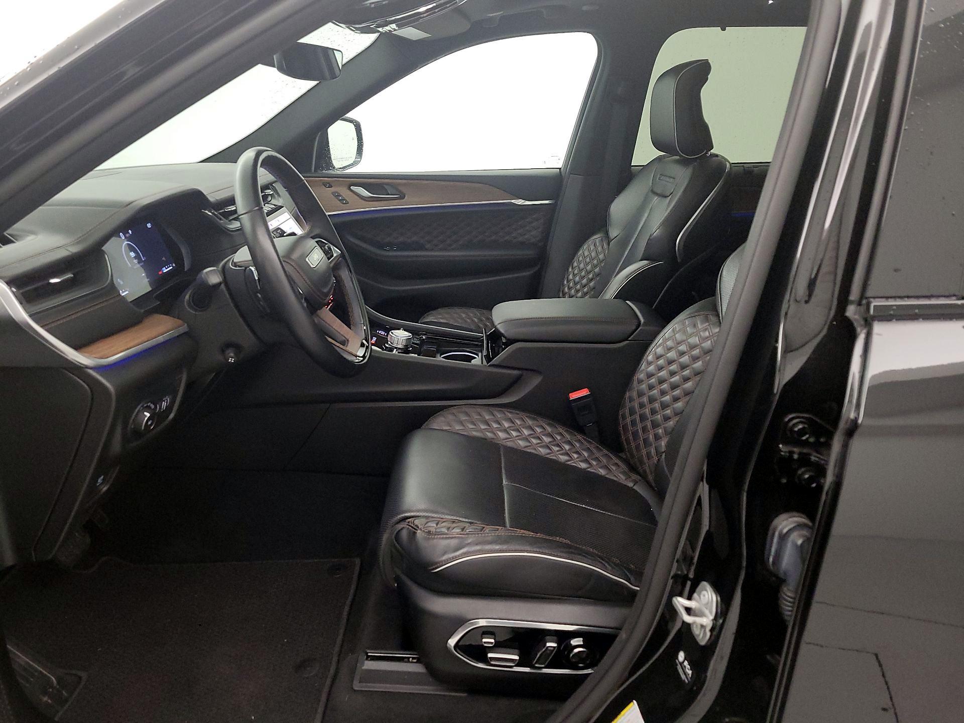 Thumbnail: 2022 Jeep Grand Cherokee - 11