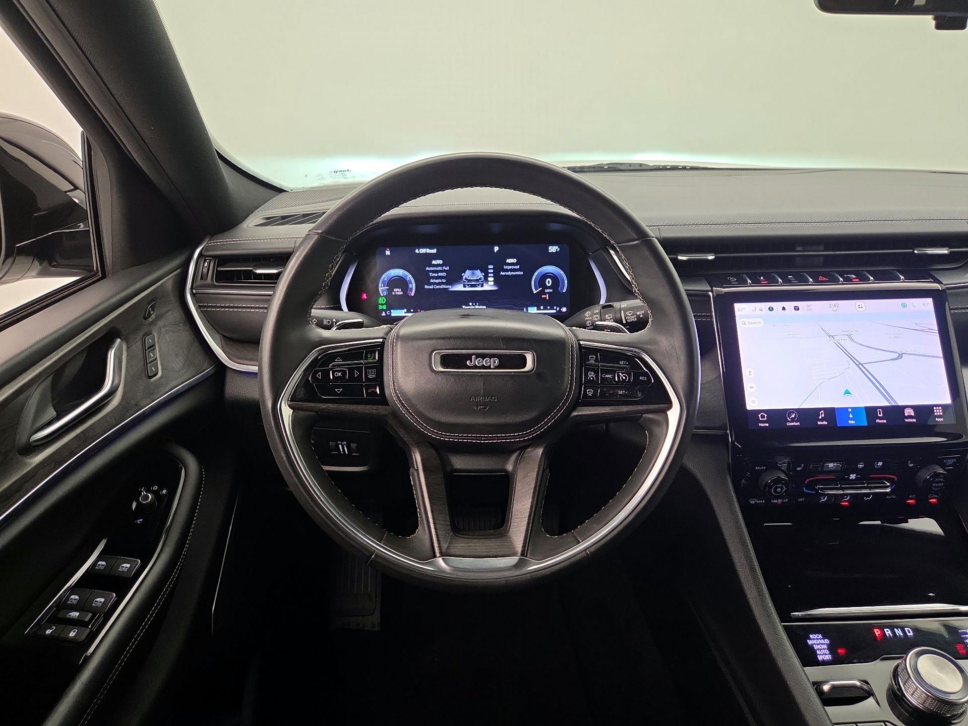 Thumbnail: 2023 Jeep Grand Cherokee - 10