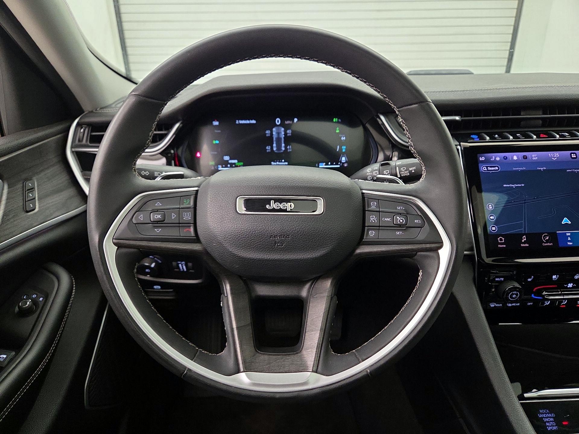 Thumbnail: 2023 Jeep Grand Cherokee - 10