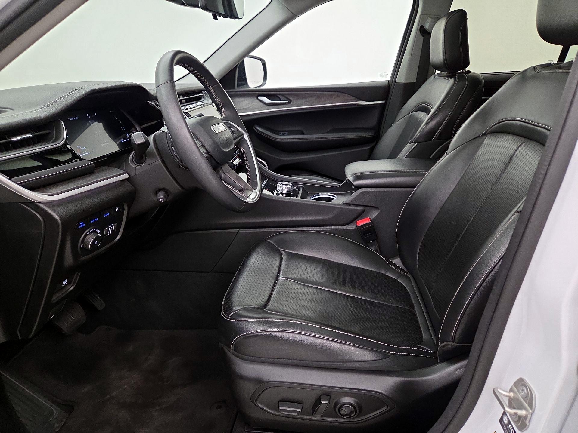 Thumbnail: 2023 Jeep Grand Cherokee - 11