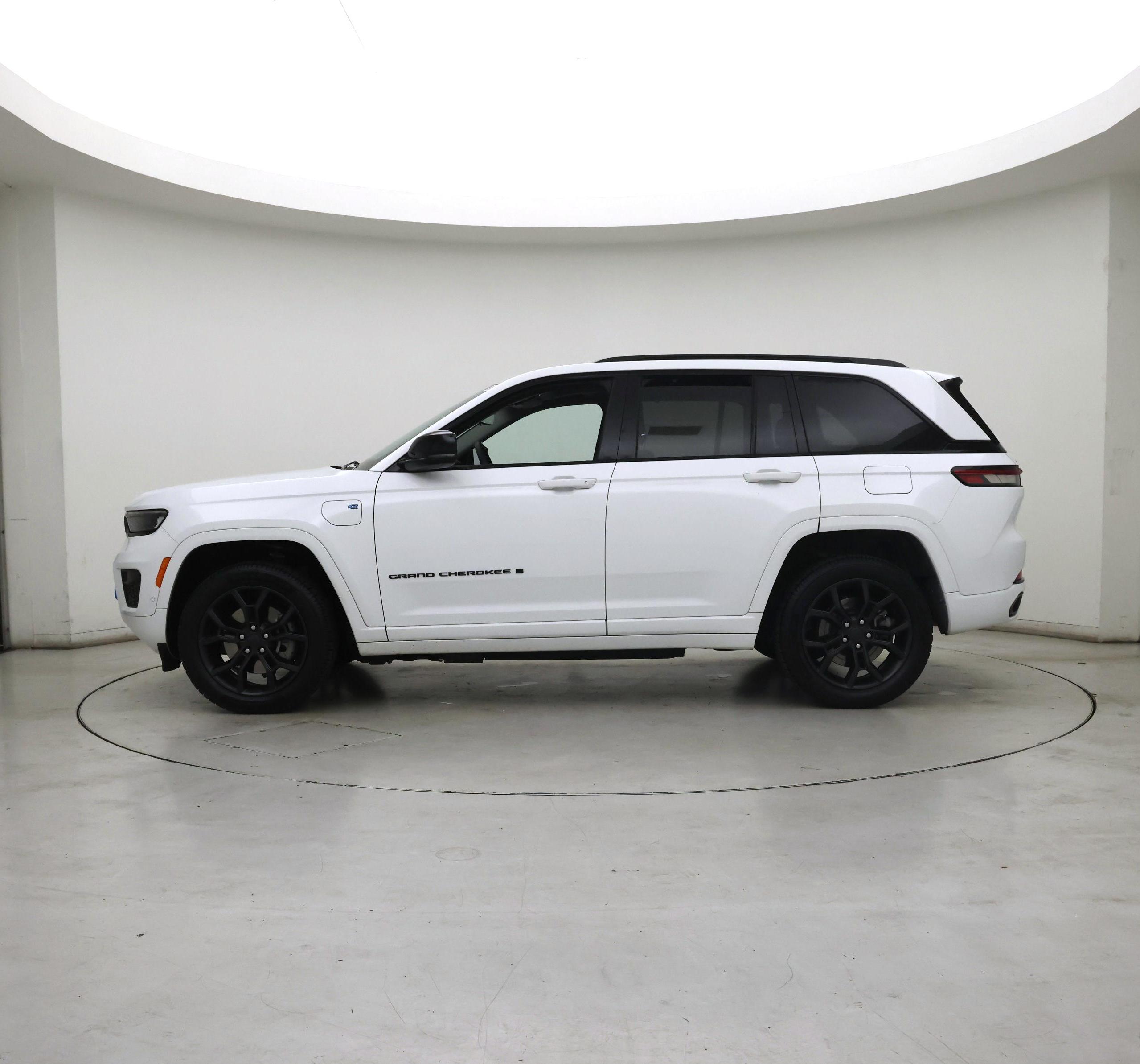 Thumbnail: 2023 Jeep Grand Cherokee - 3