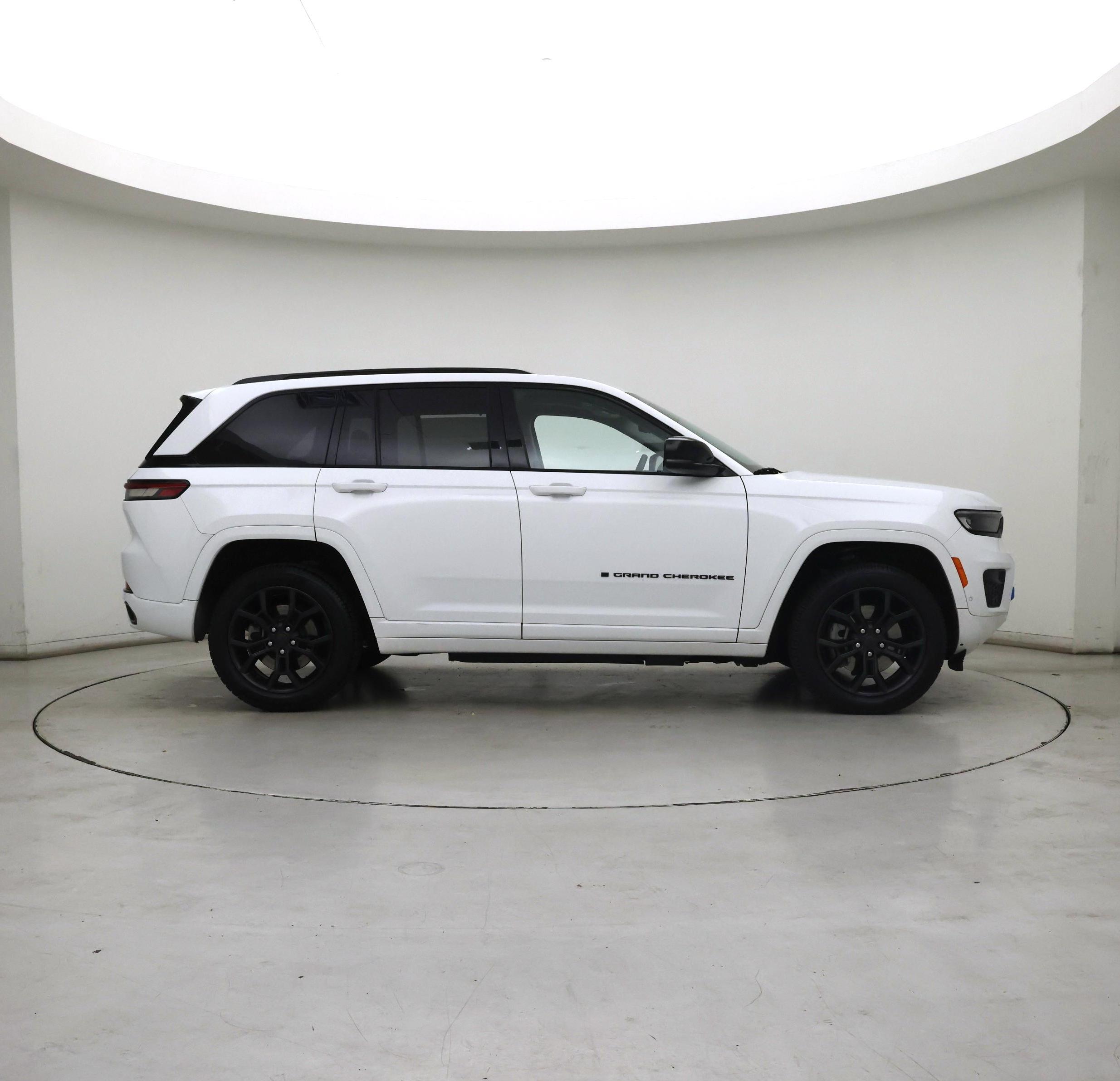 Thumbnail: 2023 Jeep Grand Cherokee - 7